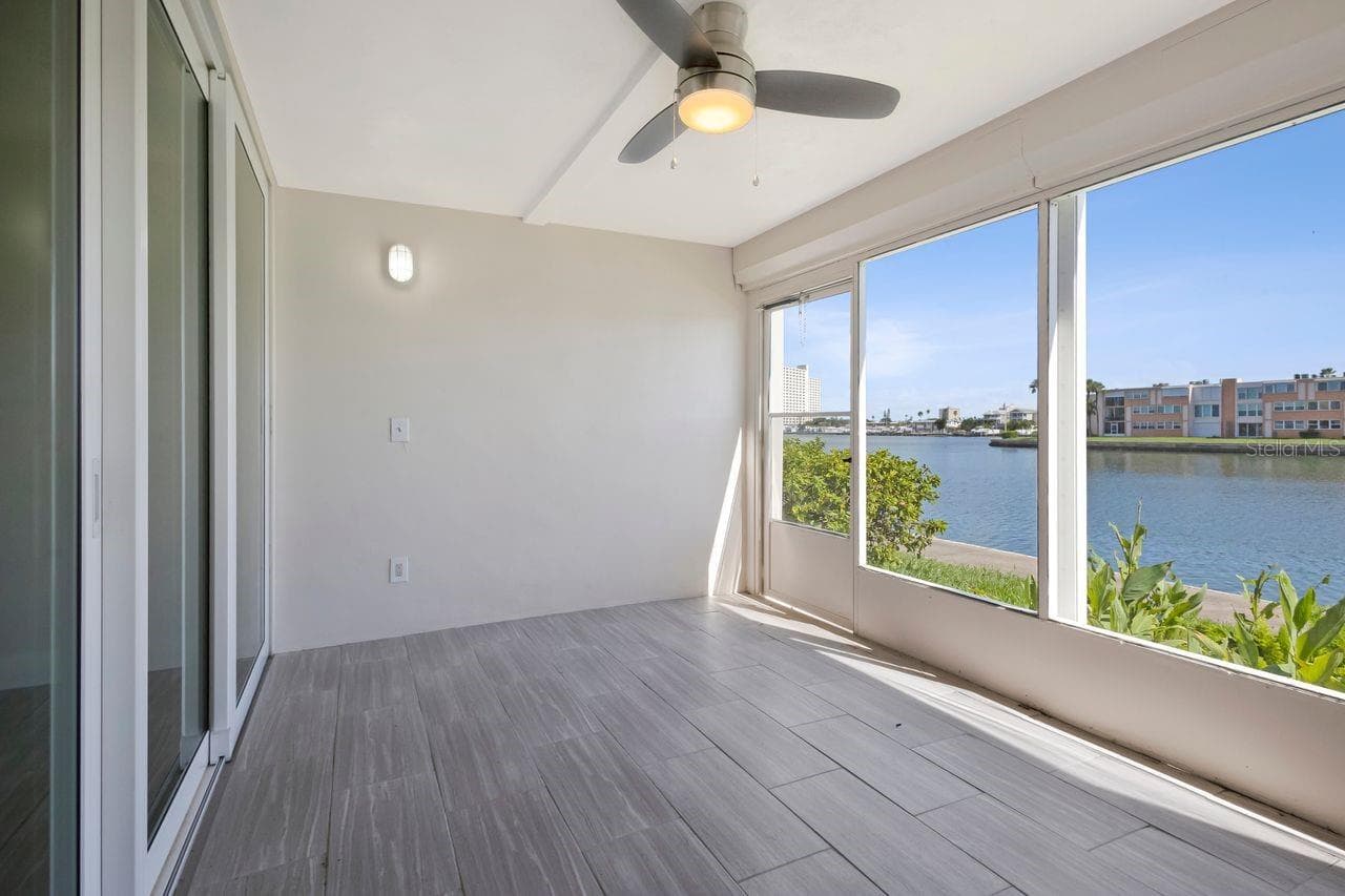Florida room - 7645 SUN ISLAND DR S #101, SOUTH PASADENA