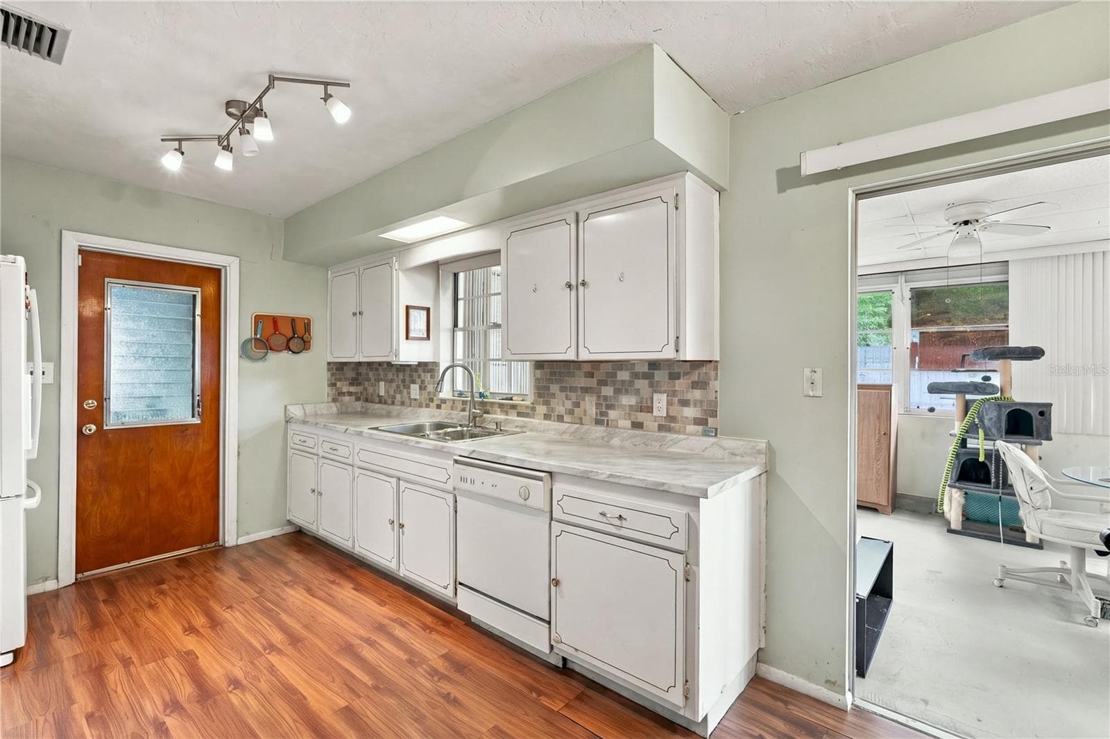 Single Family Residence at 10724 PREMIER AVE, PORT RICHEY, photo 9 of 31