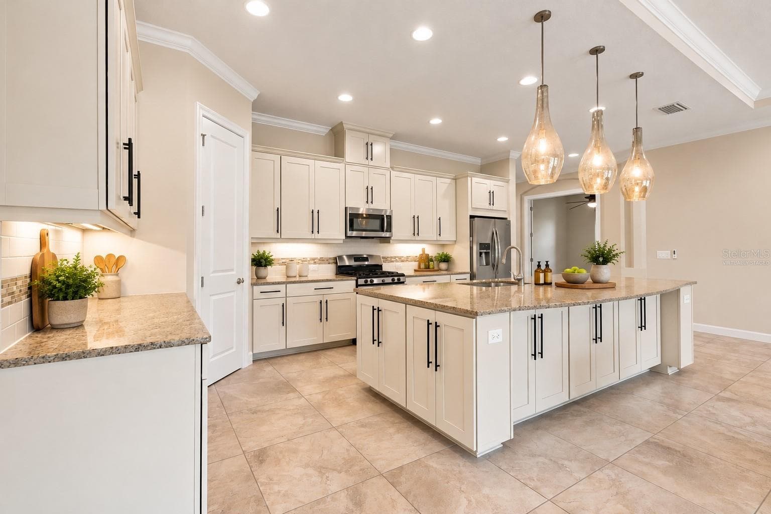 Kitchen Virtually Staged - 9765 HIGHLAND PARK PL, PALMETTO