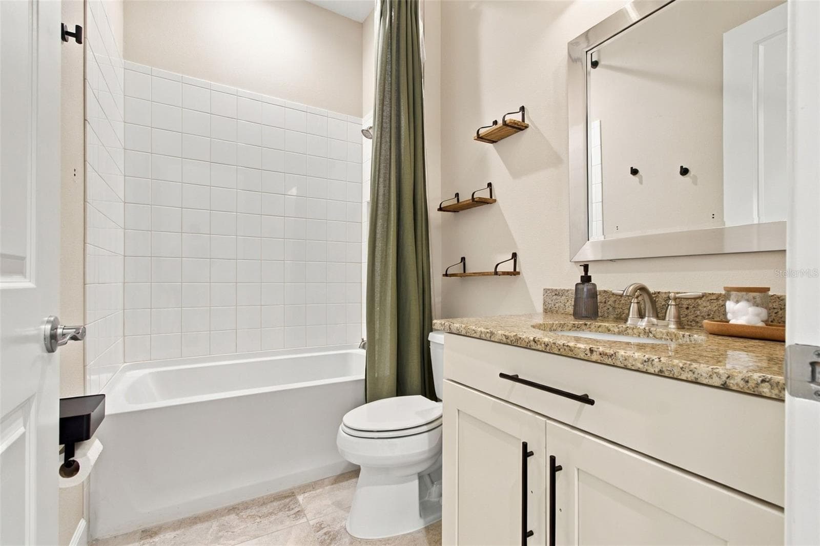 Guest Bathroom - 9765 HIGHLAND PARK PL, PALMETTO