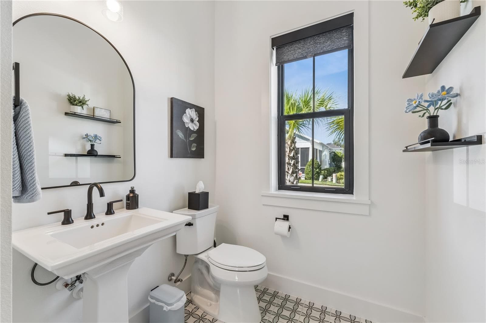 Powder bathroom - 900 ALLENDALE LN, OAKLAND