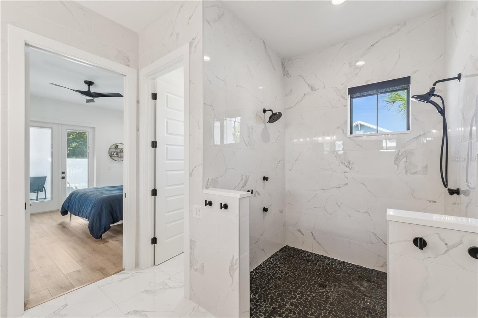 Huge shower - 900 ALLENDALE LN, OAKLAND