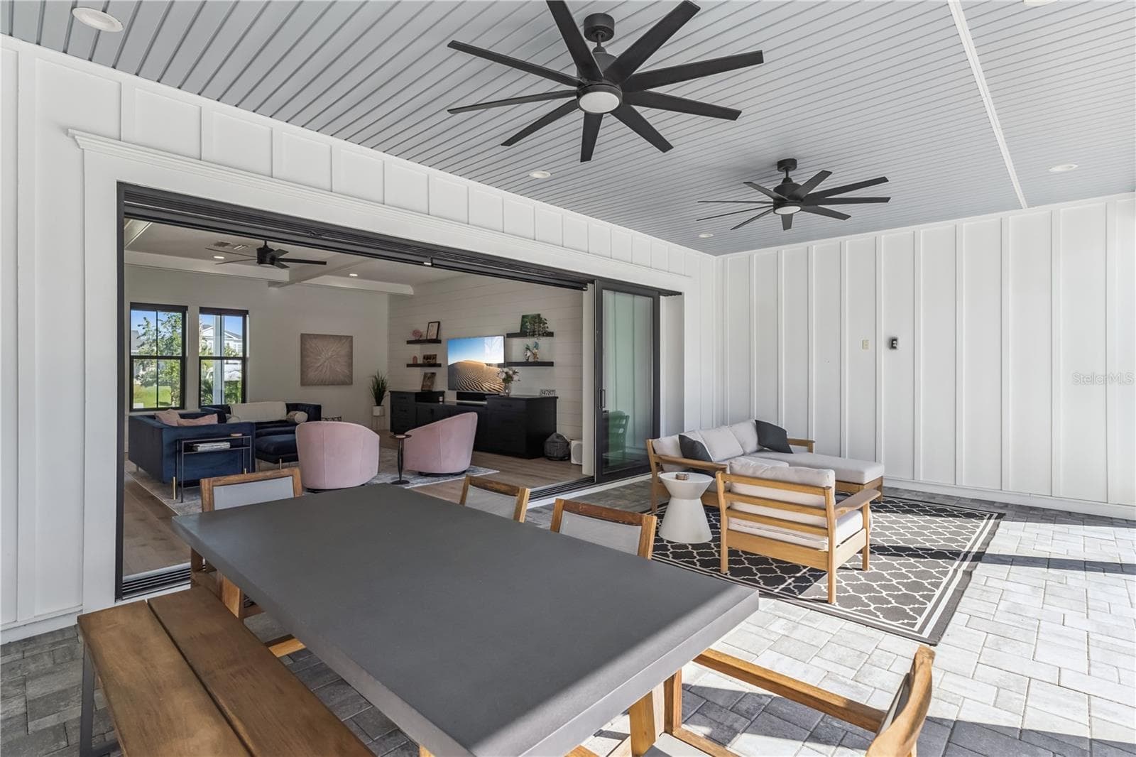 Indoor/outdoor living - 900 ALLENDALE LN, OAKLAND