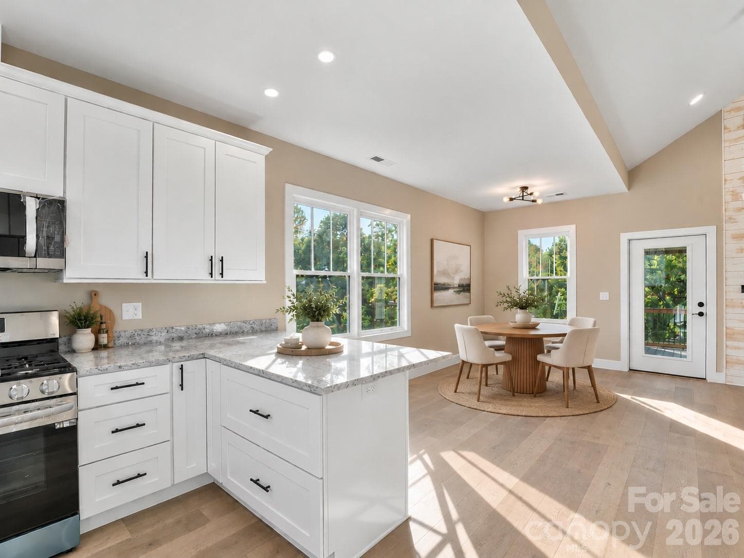 Single Family Residence at 30 Olde Oak Court, Hendersonville, photo 6 of 42