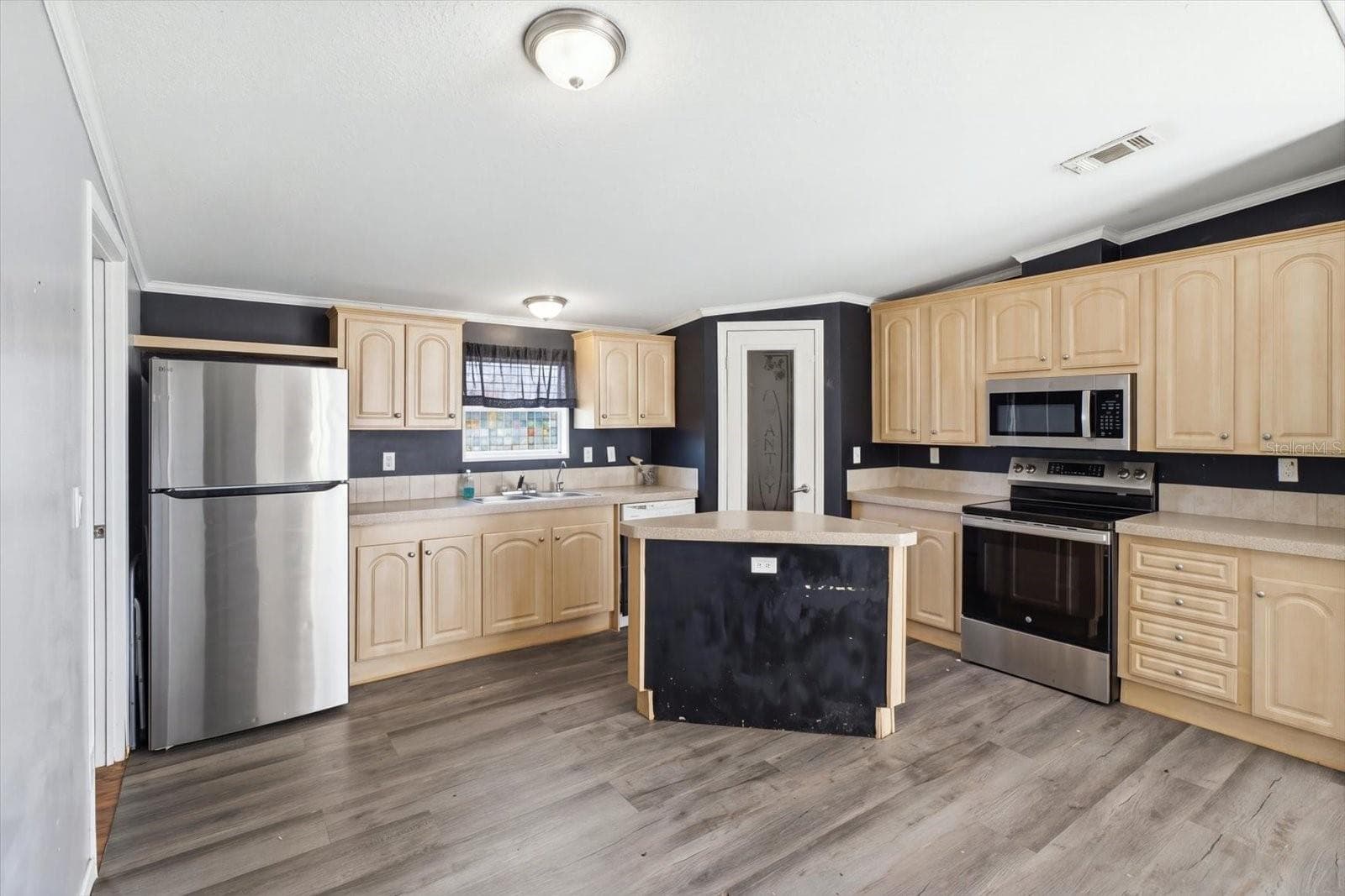 Manufactured Home at 7651 E DERBY OAKS DR, FLORAL CITY, photo 11 of 27