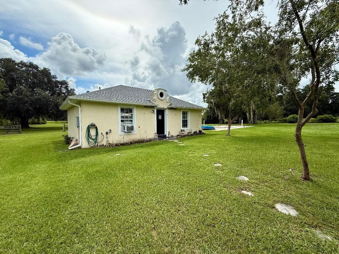 Guest House - 32632 TYNDALL RD, WESLEY CHAPEL