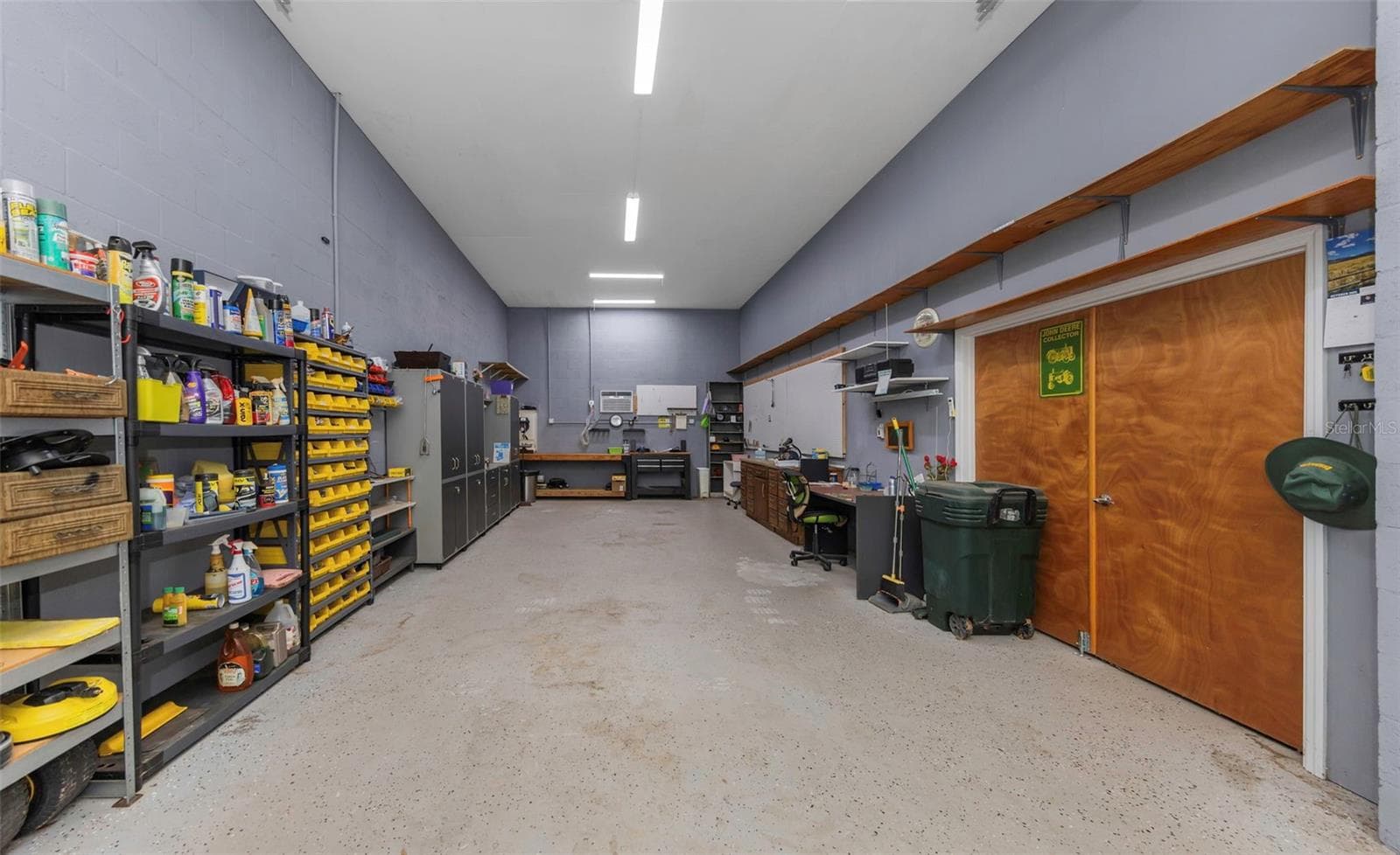Inside Rv Bay/workshop with AC - 32632 TYNDALL RD, WESLEY CHAPEL
