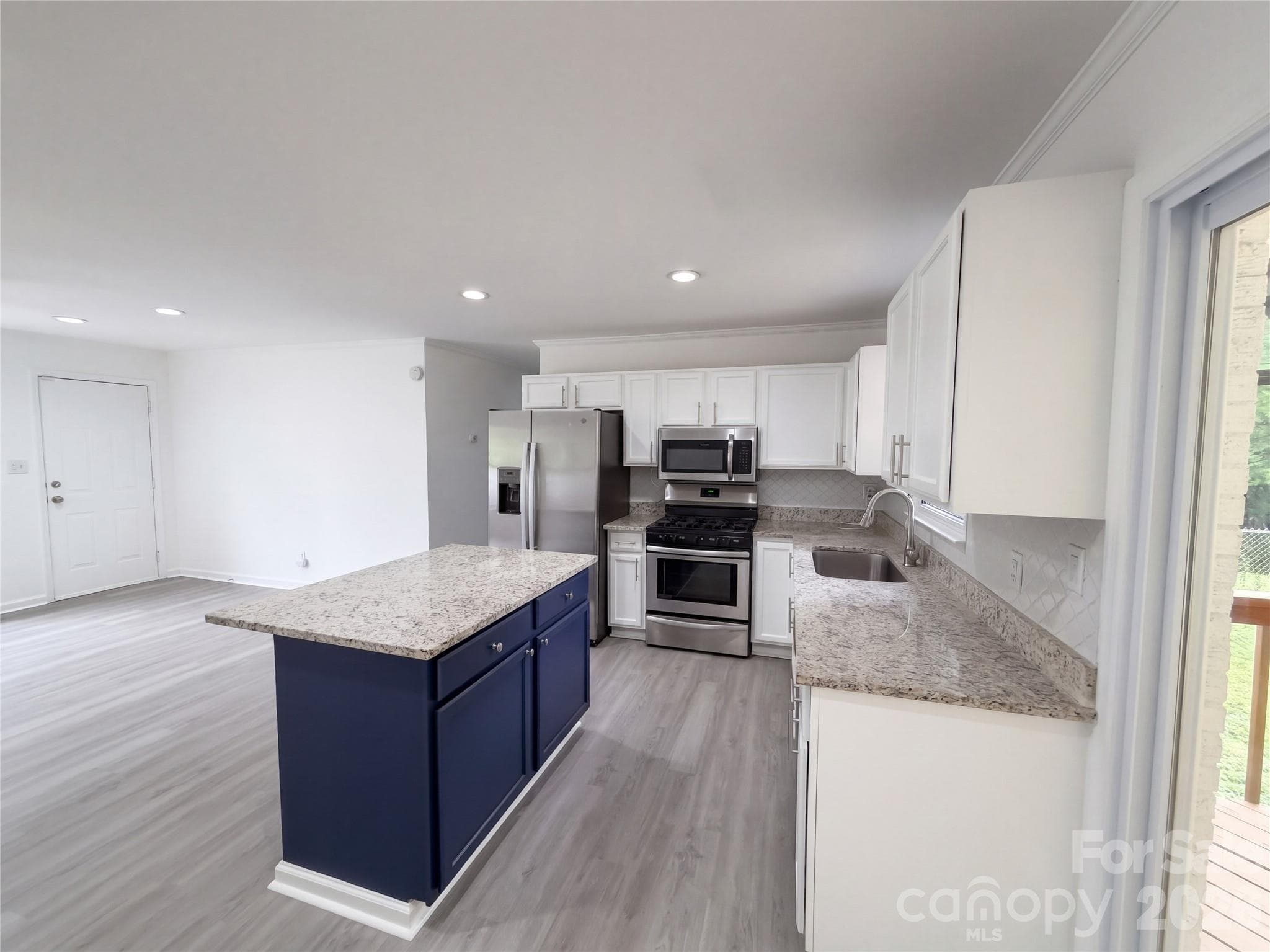 Single Family Residence at 3002 Fallswood Drive, Gastonia, photo 6 of 23
