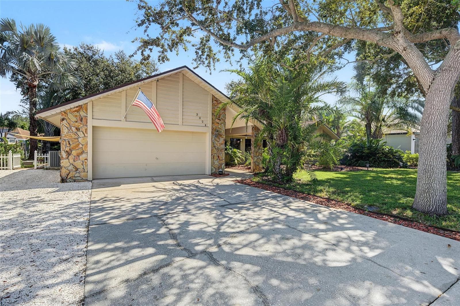 Single Family Residence at 3024 PINEVIEW DR, HOLIDAY, photo 2 of 46