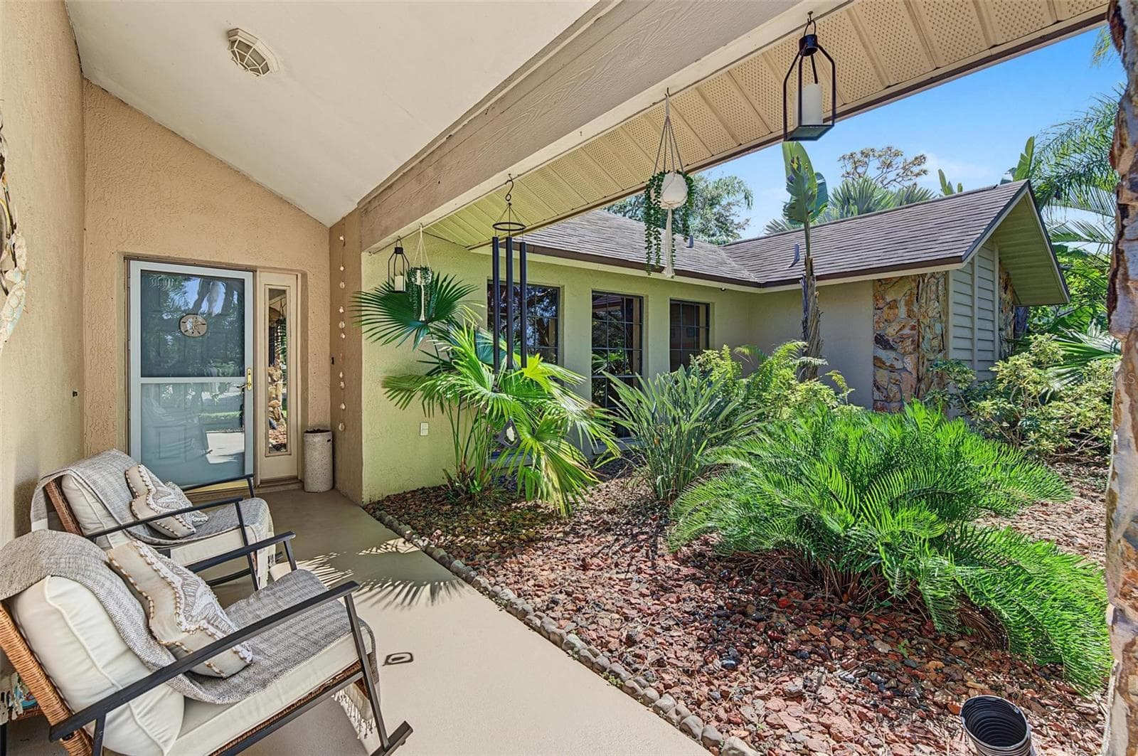 Single Family Residence at 3024 PINEVIEW DR, HOLIDAY, photo 3 of 46