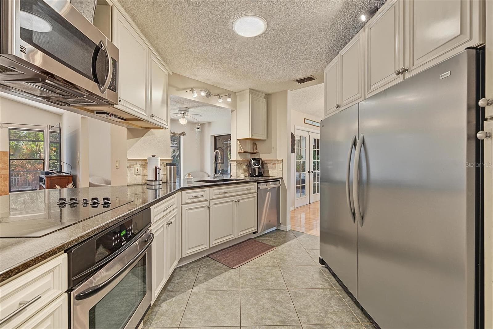 Single Family Residence at 3024 PINEVIEW DR, HOLIDAY, photo 6 of 46