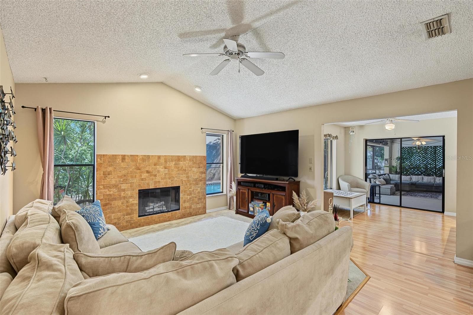 Single Family Residence at 3024 PINEVIEW DR, HOLIDAY, photo 13 of 46