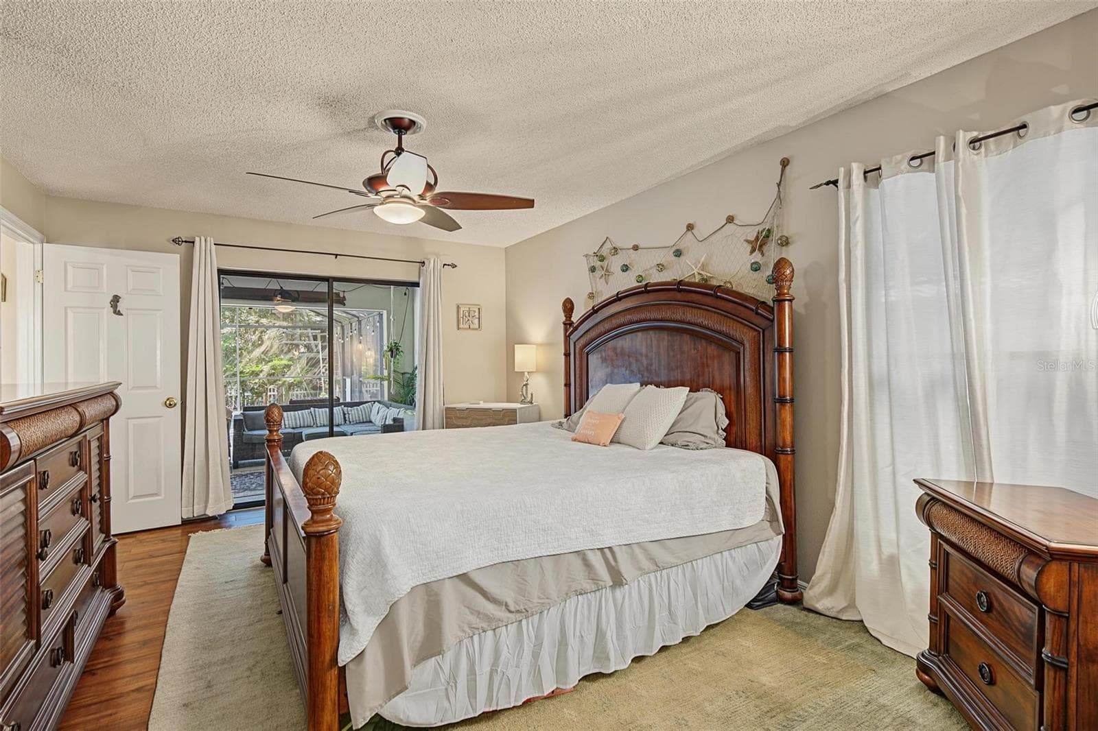 Single Family Residence at 3024 PINEVIEW DR, HOLIDAY, photo 20 of 46