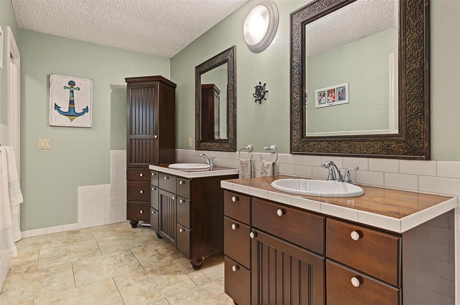 Single Family Residence at 3024 PINEVIEW DR, HOLIDAY, photo 21 of 46
