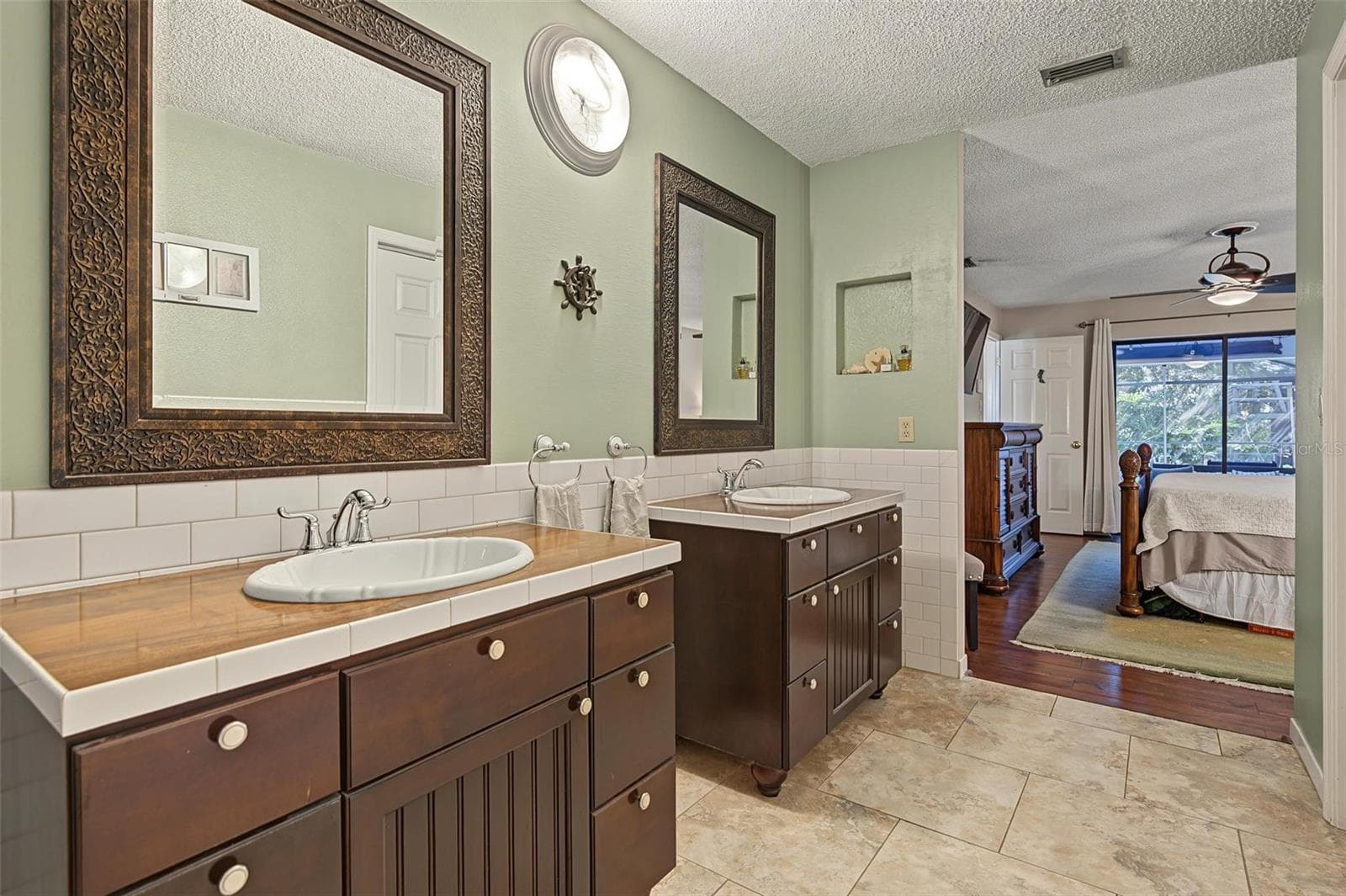 Single Family Residence at 3024 PINEVIEW DR, HOLIDAY, photo 22 of 46