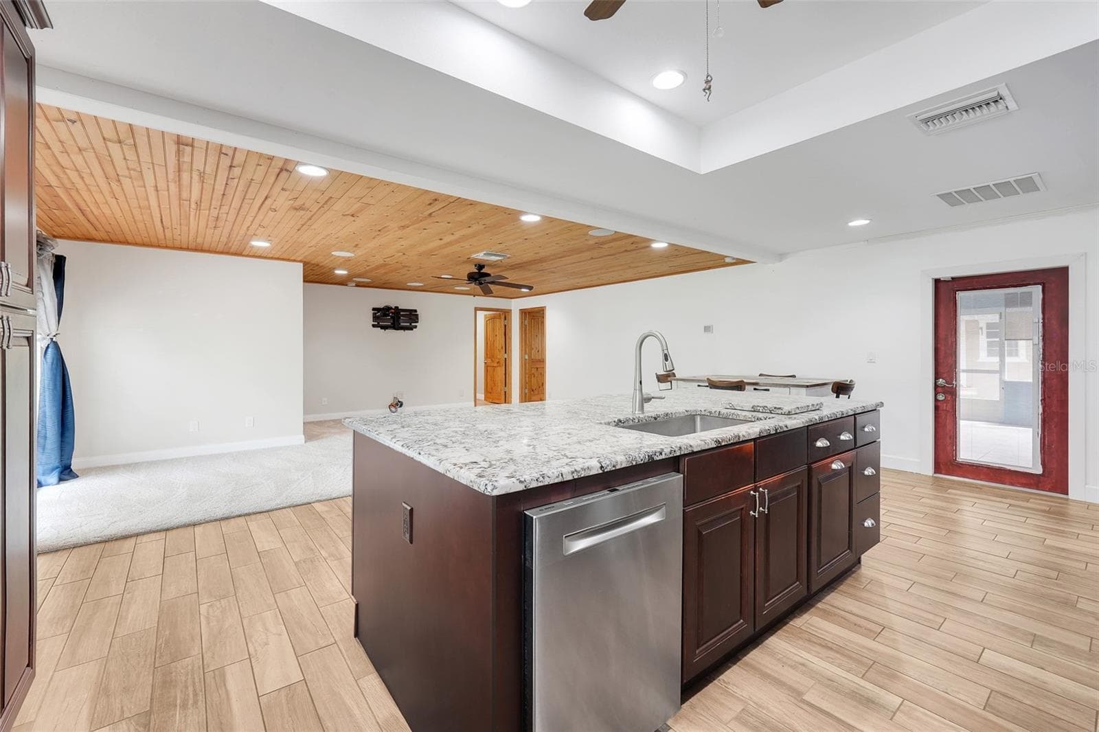 Single Family Residence at 8110 CASTINANGO STREET, ORLANDO, photo 9 of 36