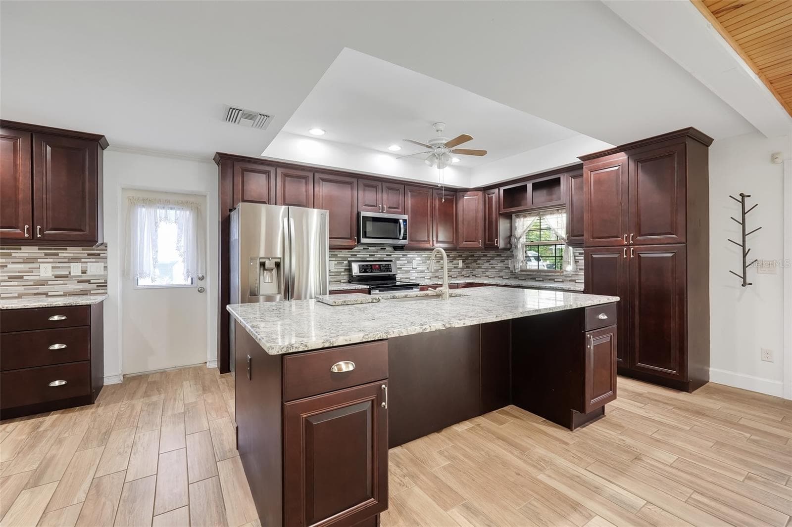 Single Family Residence at 8110 CASTINANGO STREET, ORLANDO, photo 10 of 36