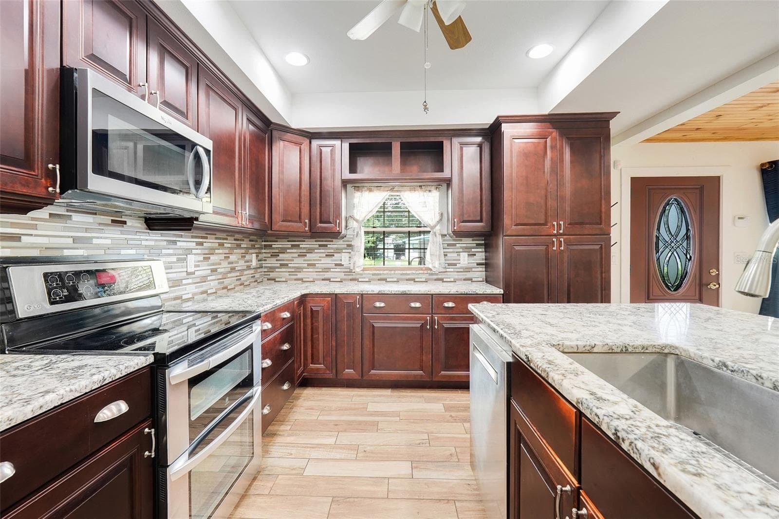 Single Family Residence at 8110 CASTINANGO STREET, ORLANDO, photo 11 of 36