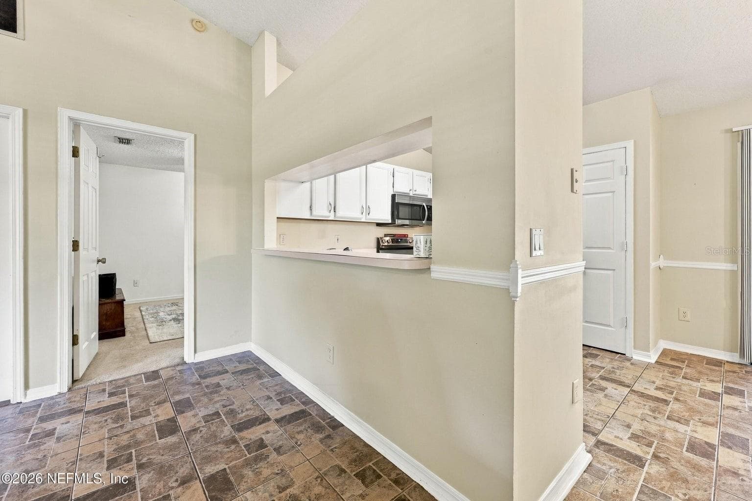 Kitchen opens to living area - 4926 GARDEN MOSS CIR S, JACKSONVILLE