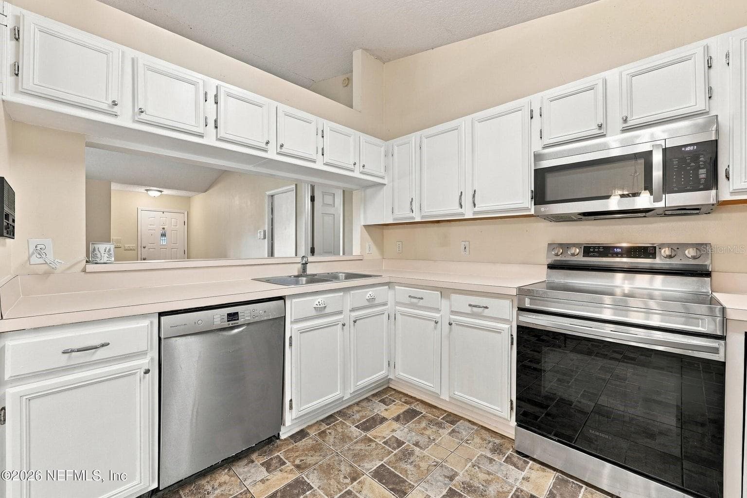 Kitchen - 4926 GARDEN MOSS CIR S, JACKSONVILLE