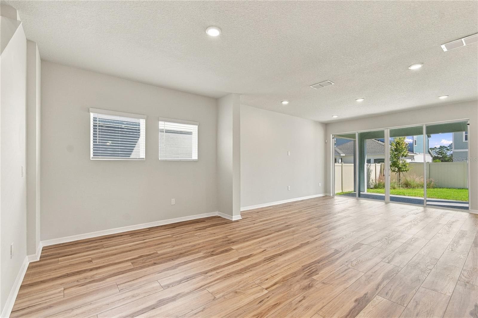 Family Room - 5825 NATIVE OAK ST, MOUNT DORA