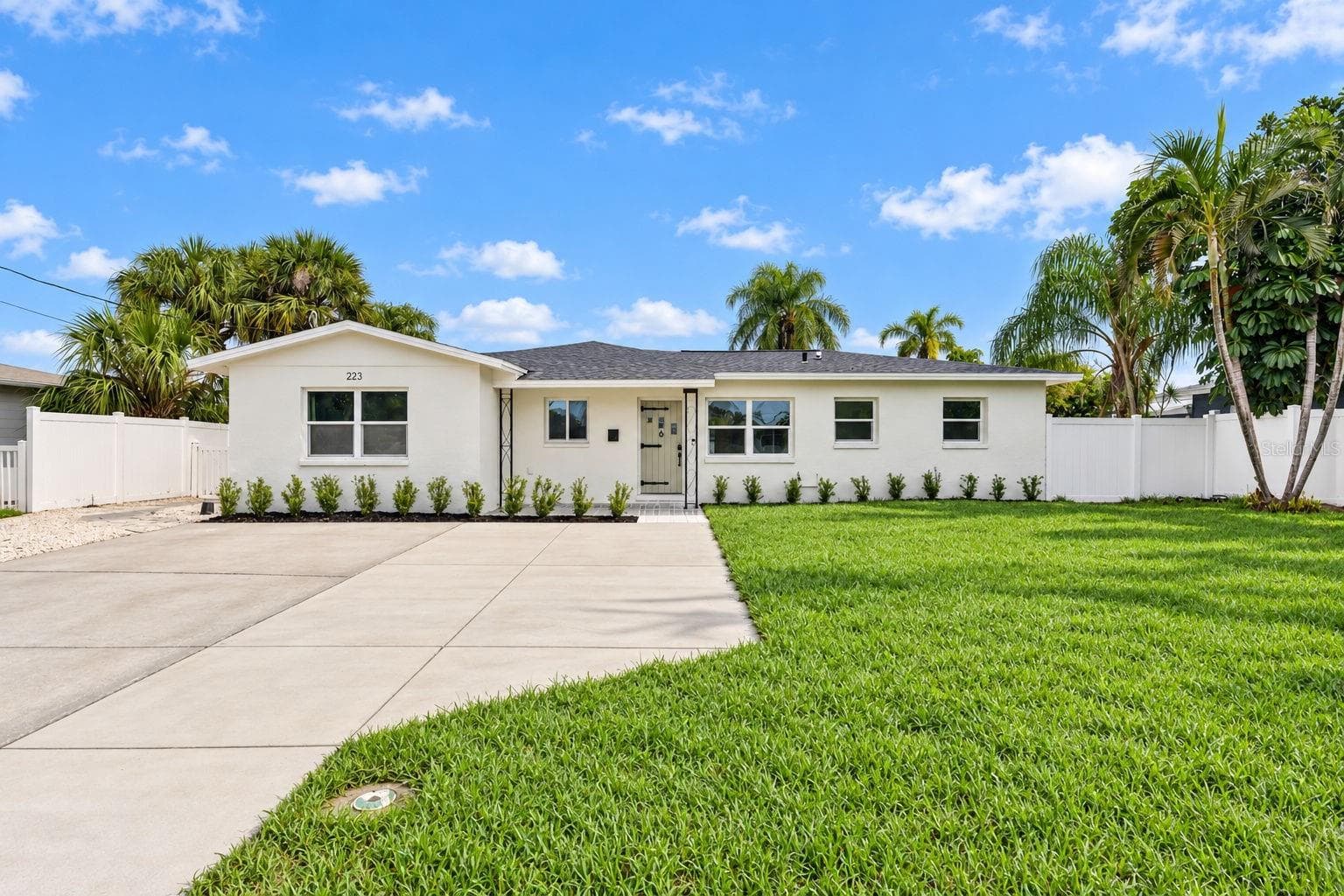 Single Family Residence at 223 94TH AVE NE, ST PETERSBURG, photo 5 of 40