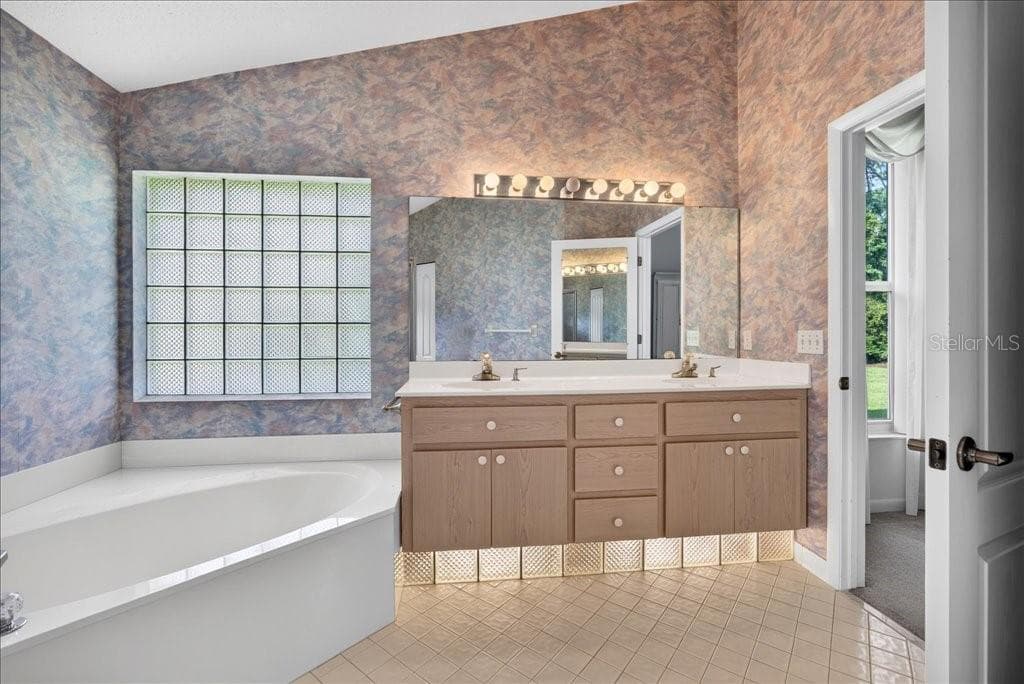Single Family Residence at 4 KATRINAS DR, ORMOND BEACH, photo 15 of 38