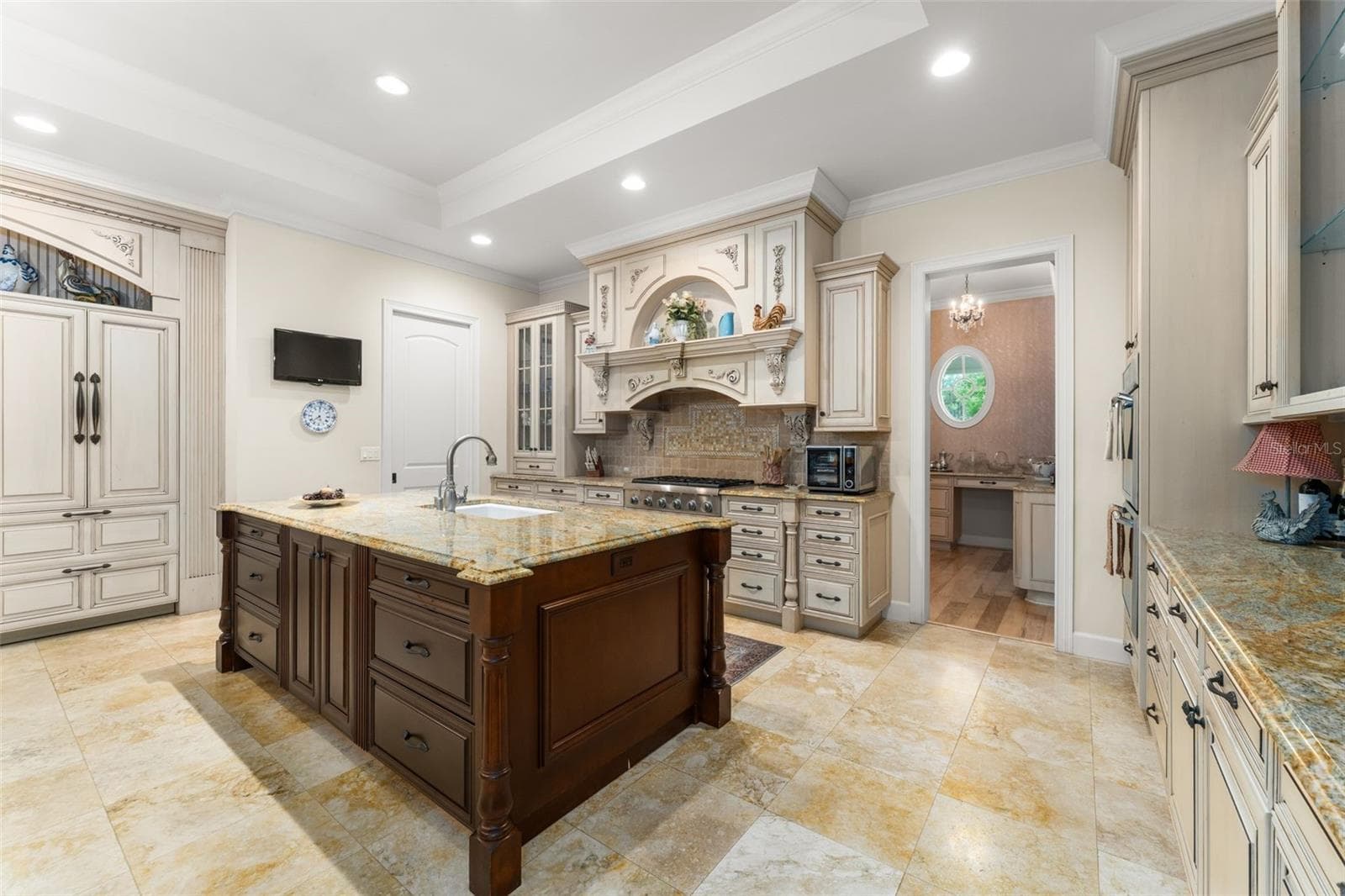 Kitchen with door leading to butlers pantry - 9691 NW 53RD DR, GAINESVILLE
