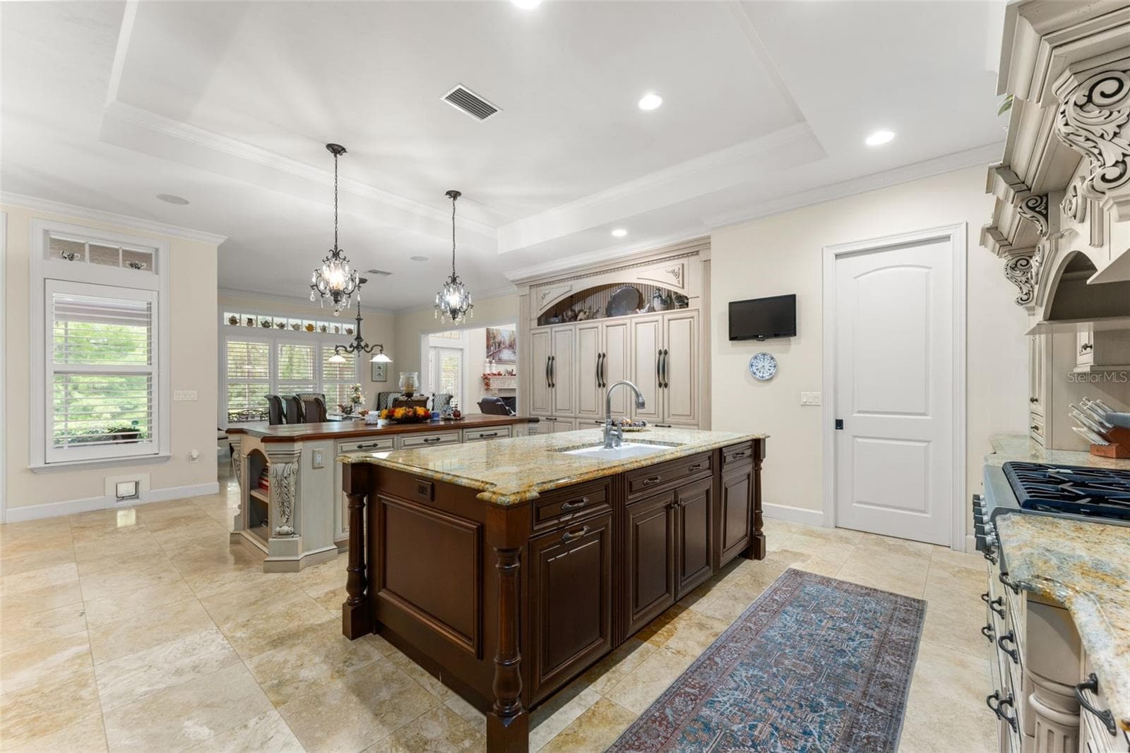 two island giving you plenty of work space - 9691 NW 53RD DR, GAINESVILLE