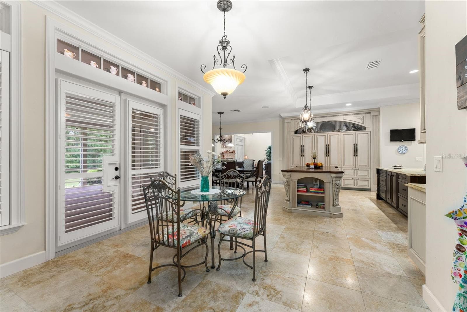 small breakfast table space off of the kitchen - 9691 NW 53RD DR, GAINESVILLE