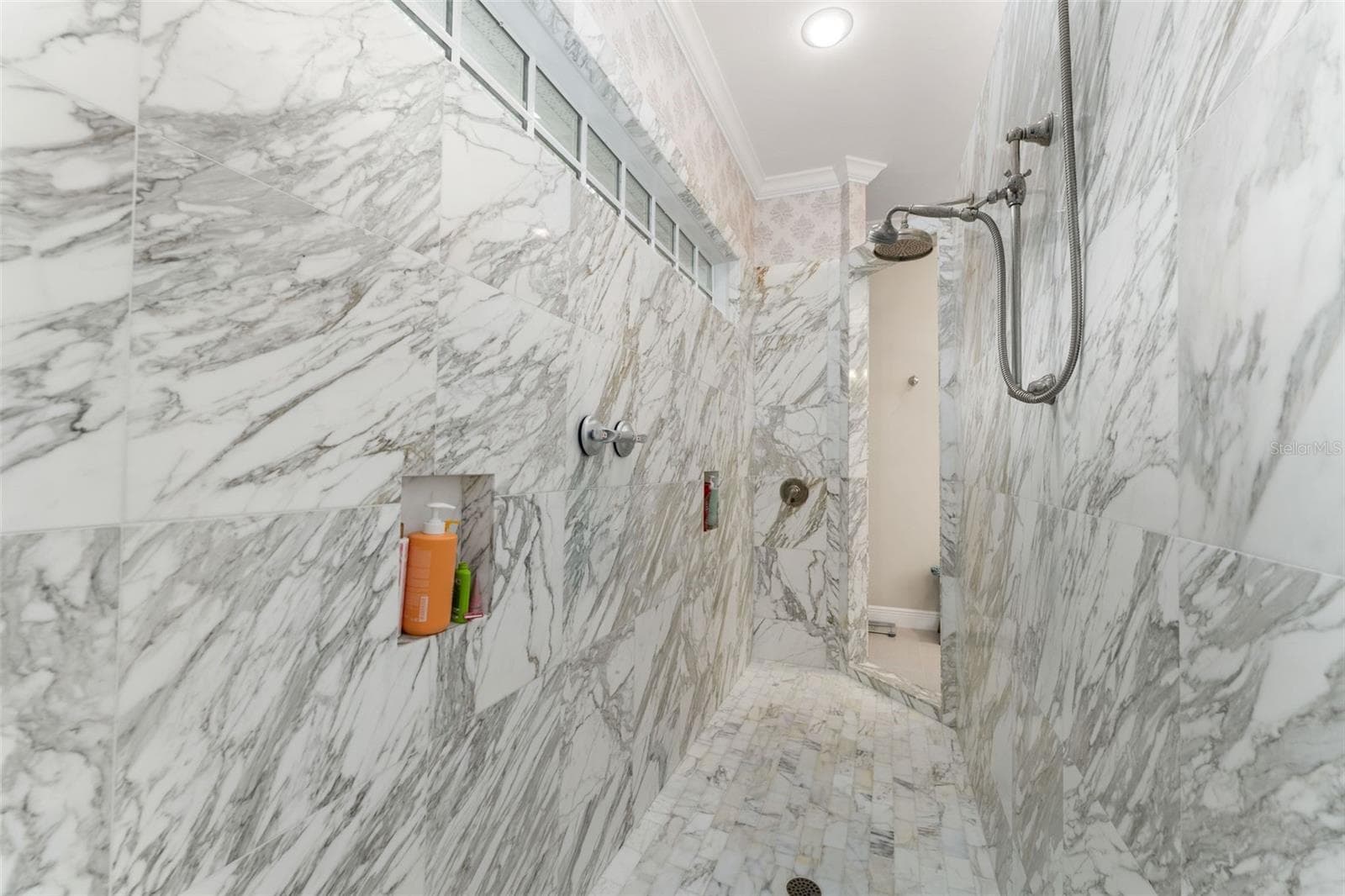 master bath walk through shower - 9691 NW 53RD DR, GAINESVILLE