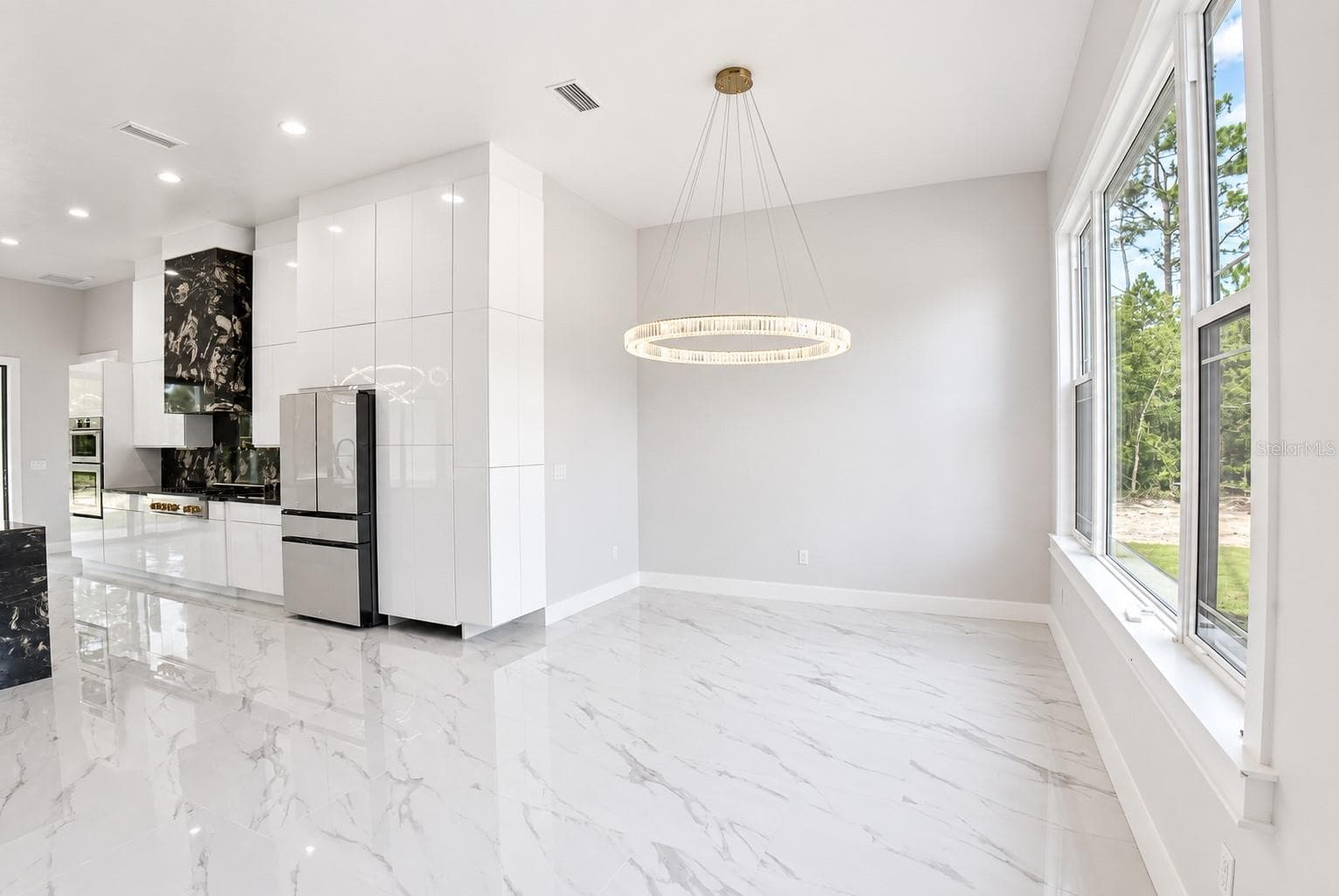 Great room/dinning room - 7660 SW 138TH TER, DUNNELLON