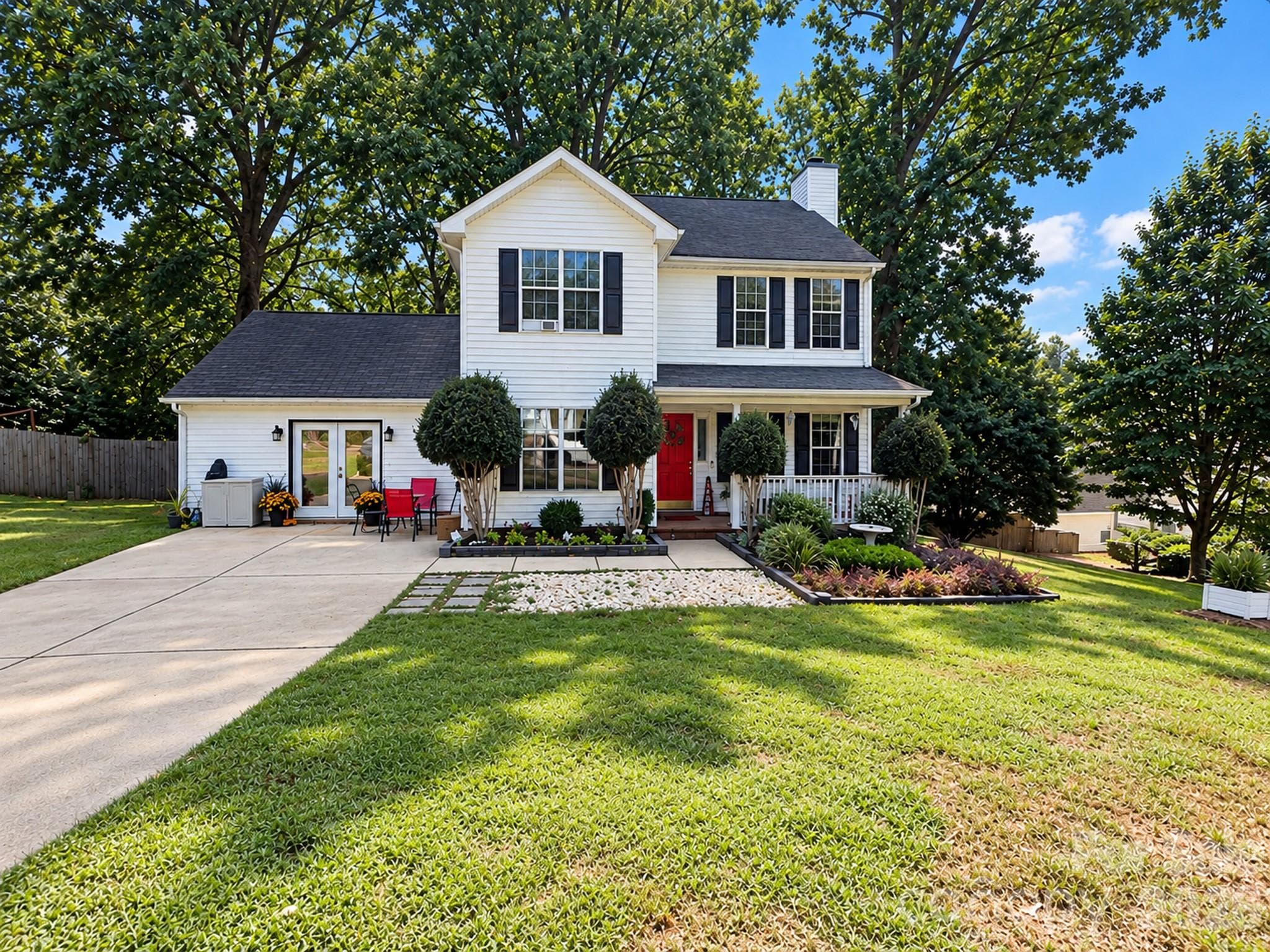 Single Family Residence at 129 Shade Tree Circle, Fort Mill, photo 2 of 36