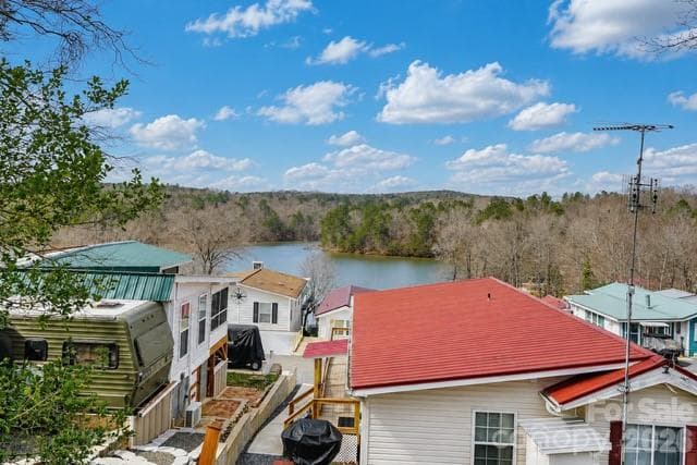 Single Family Residence at 162 Dogwood Circle, New London, photo 10 of 20