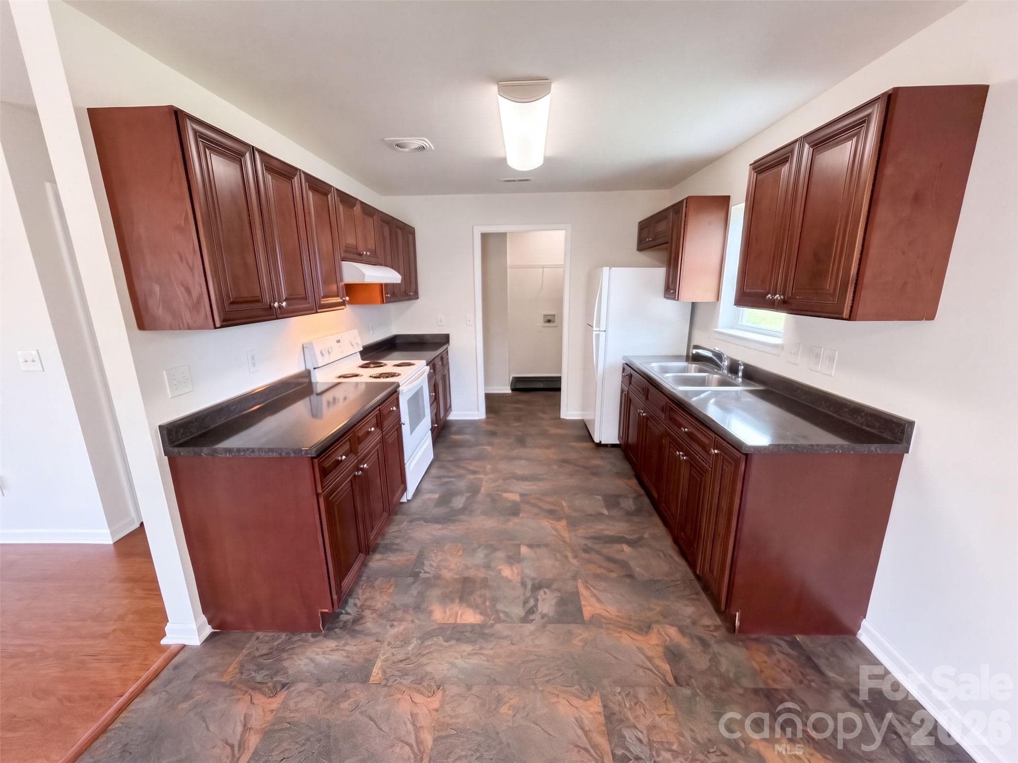 Single Family Residence at 109 Lakewood Avenue, Charlotte, photo 2 of 18