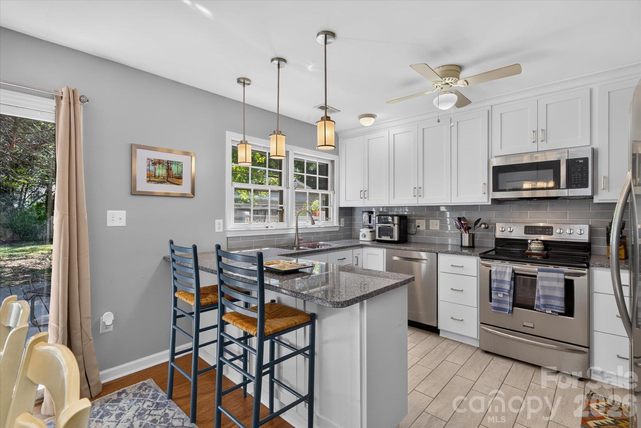 Single Family Residence at 2400 Turnberry Lane, Charlotte, photo 6 of 21