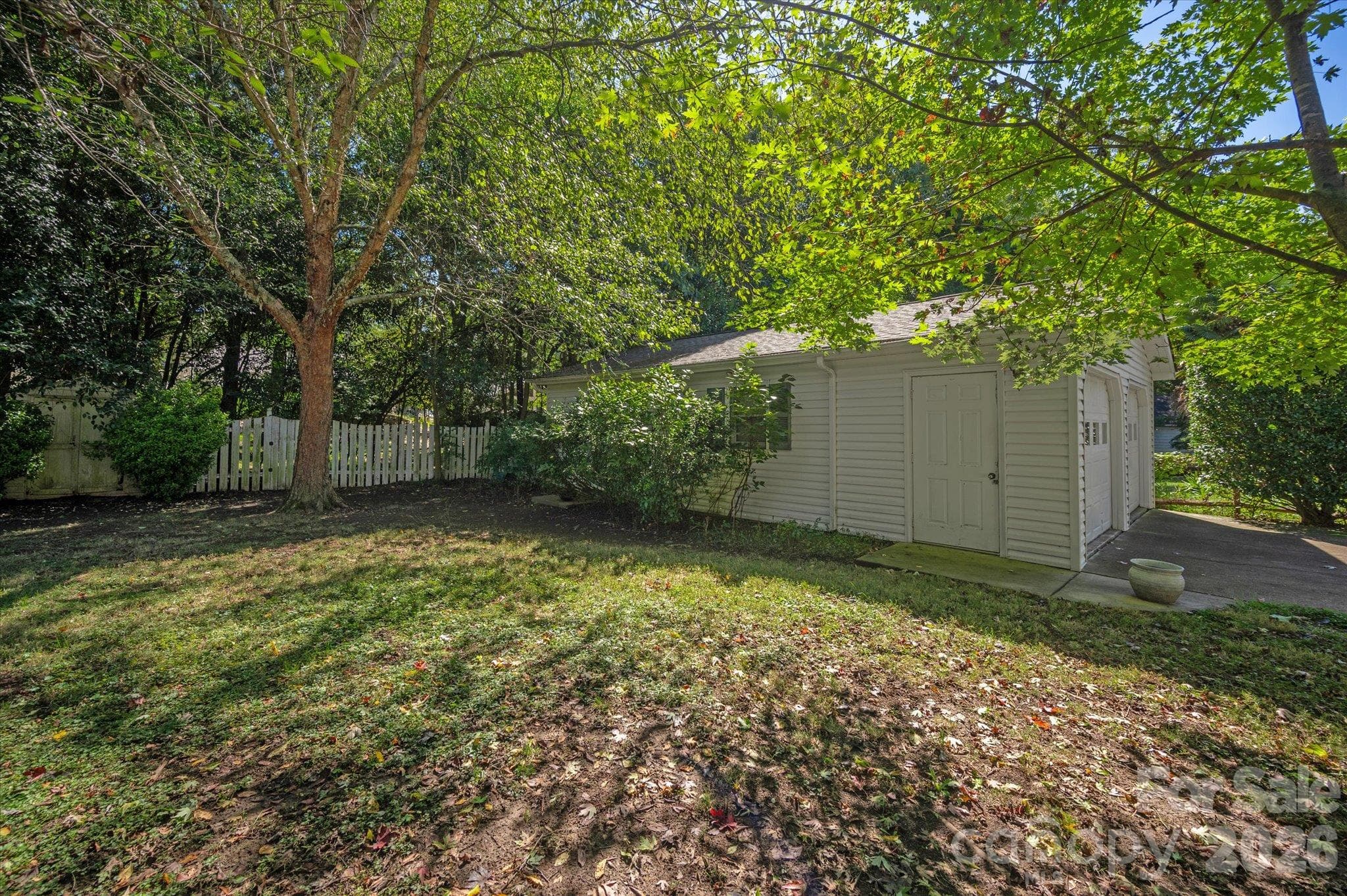Single Family Residence at 2400 Turnberry Lane, Charlotte, photo 19 of 21