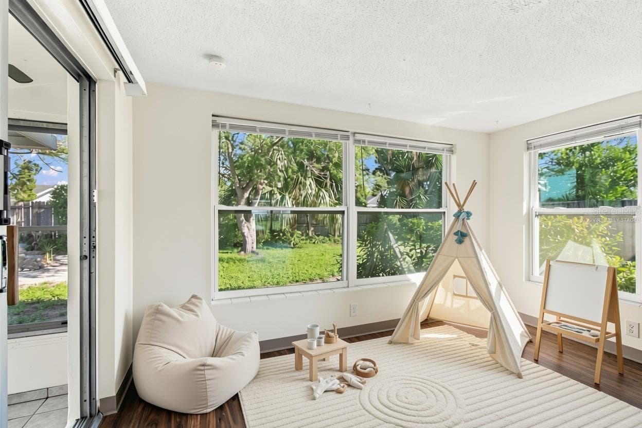 Virtually Staged flex space - 7917 MIMOSA DR, PORT RICHEY