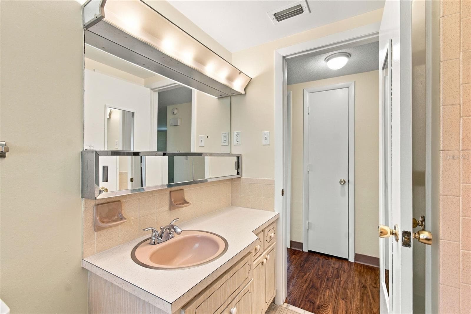 Hall Bath - 7917 MIMOSA DR, PORT RICHEY