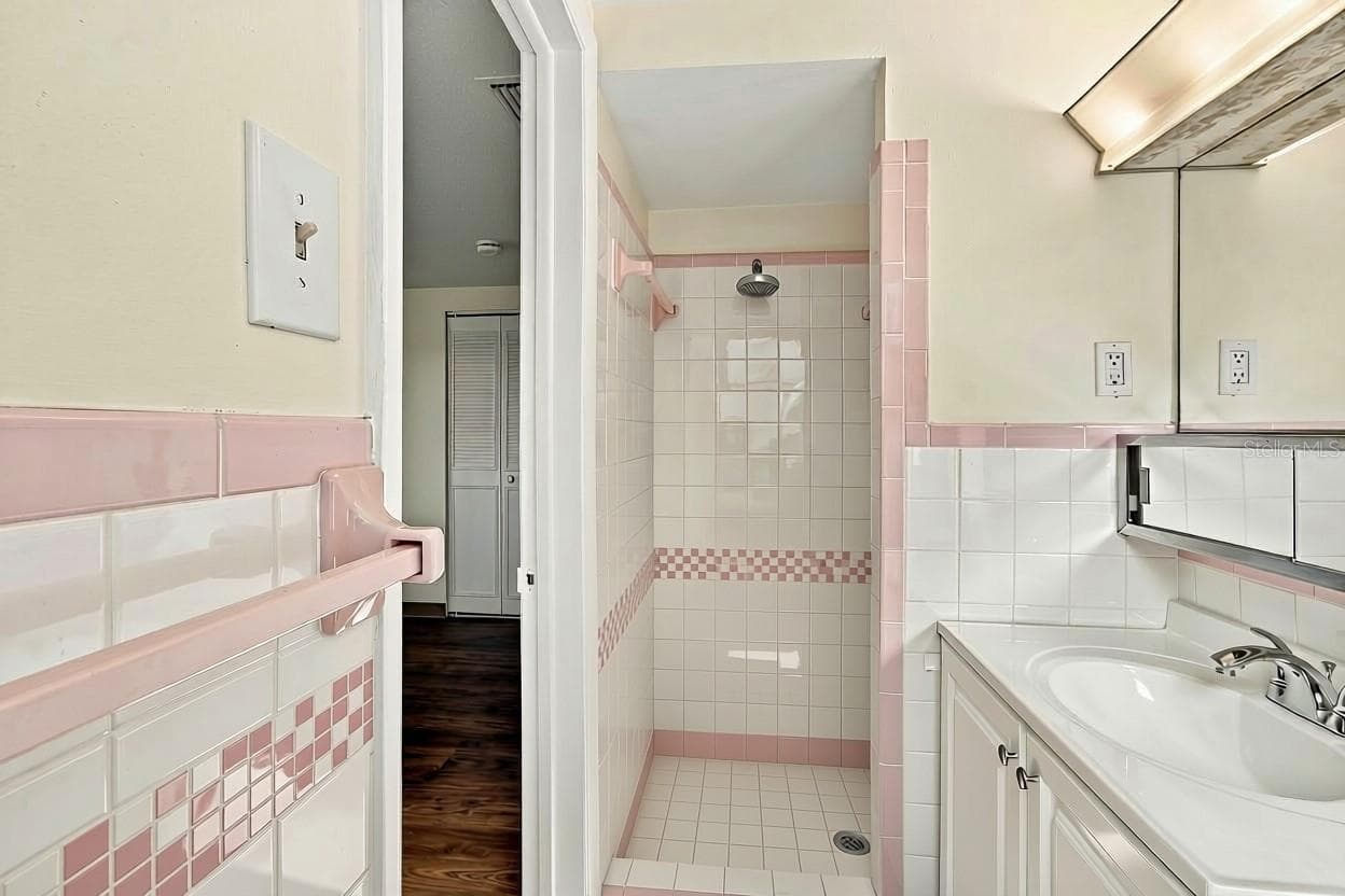 Ensuite - 7917 MIMOSA DR, PORT RICHEY