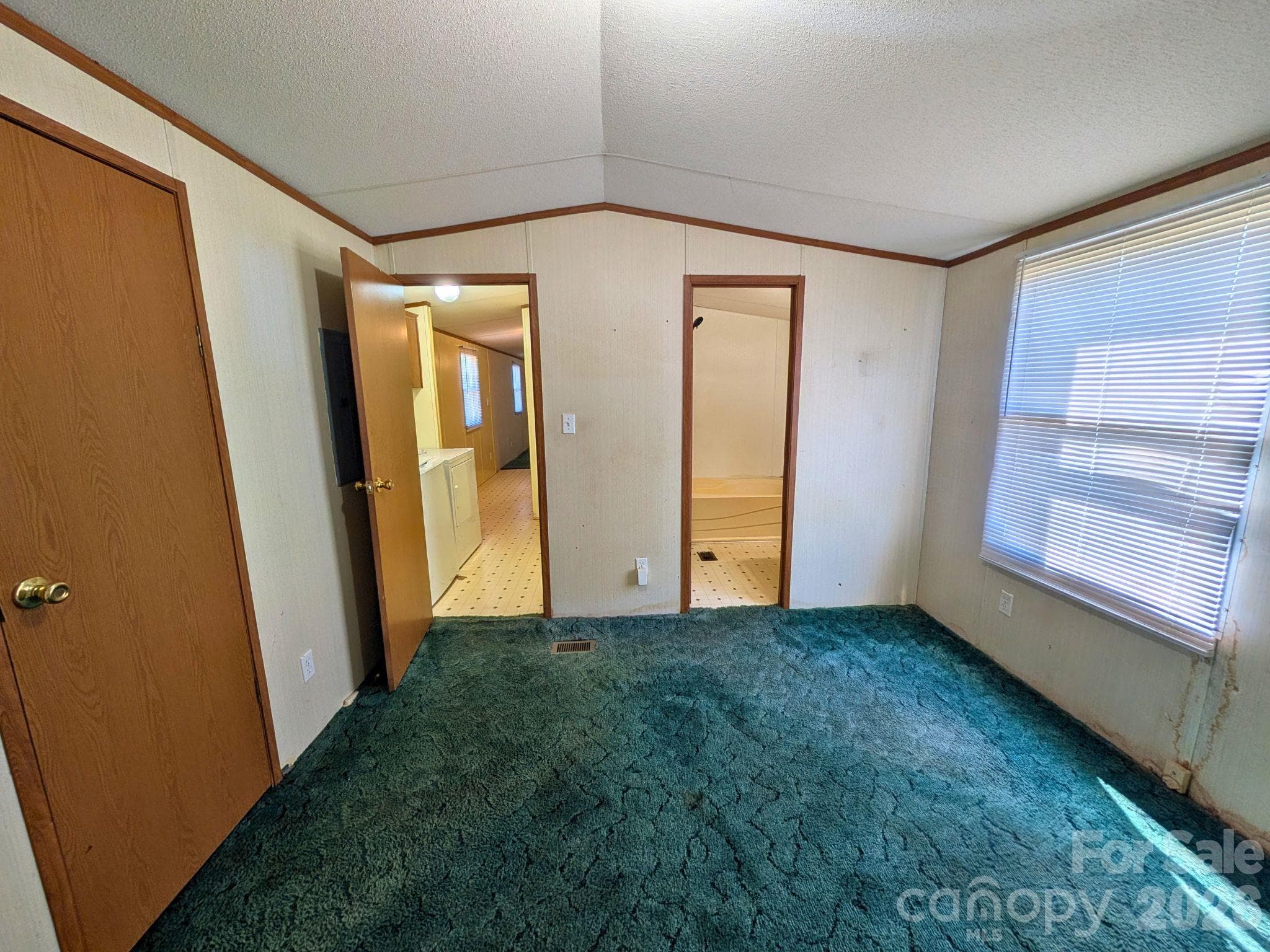 Single Family Residence at 5954 Oakridge Road, Clover, photo 6 of 16