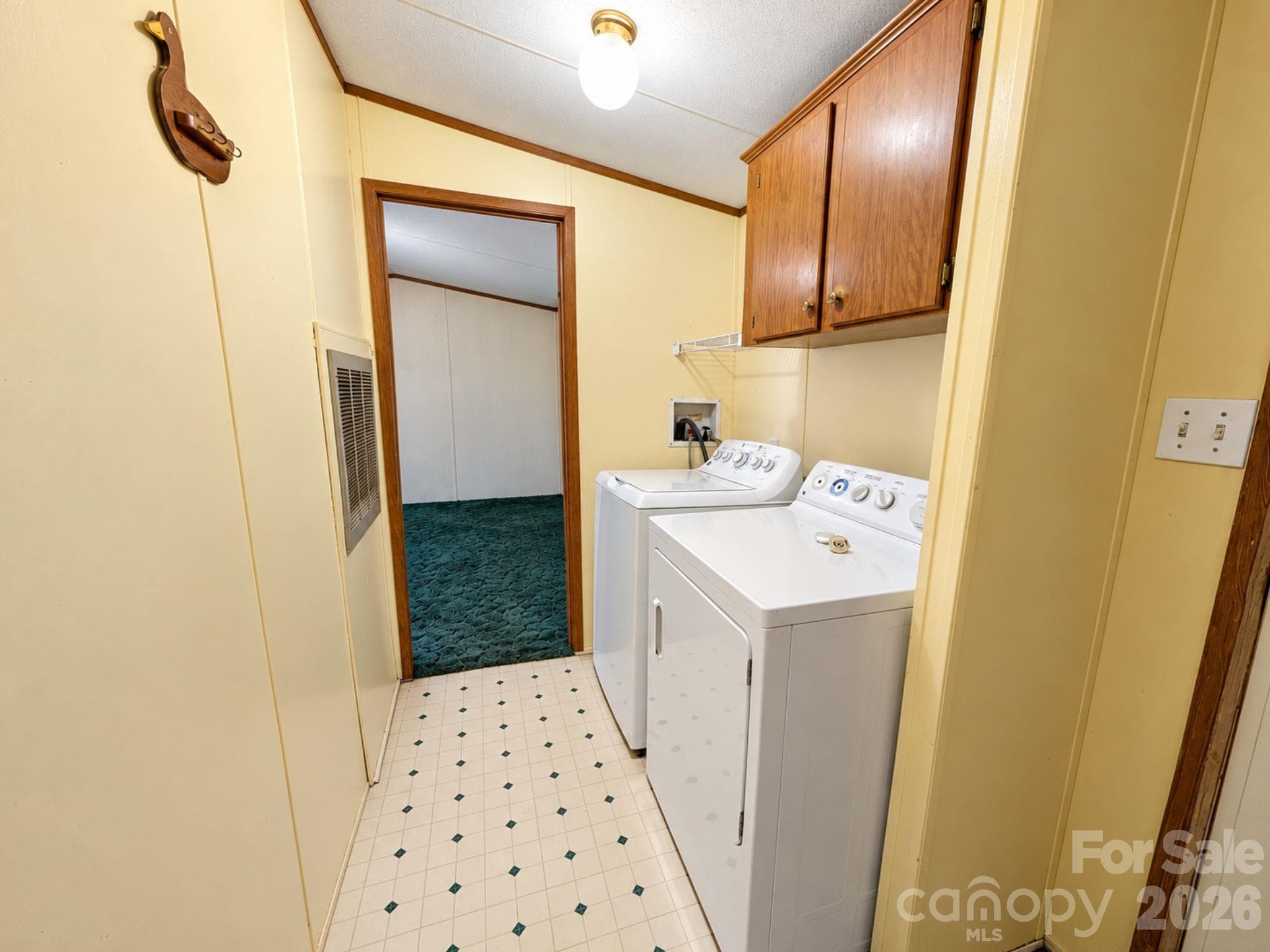 Single Family Residence at 5954 Oakridge Road, Clover, photo 9 of 16