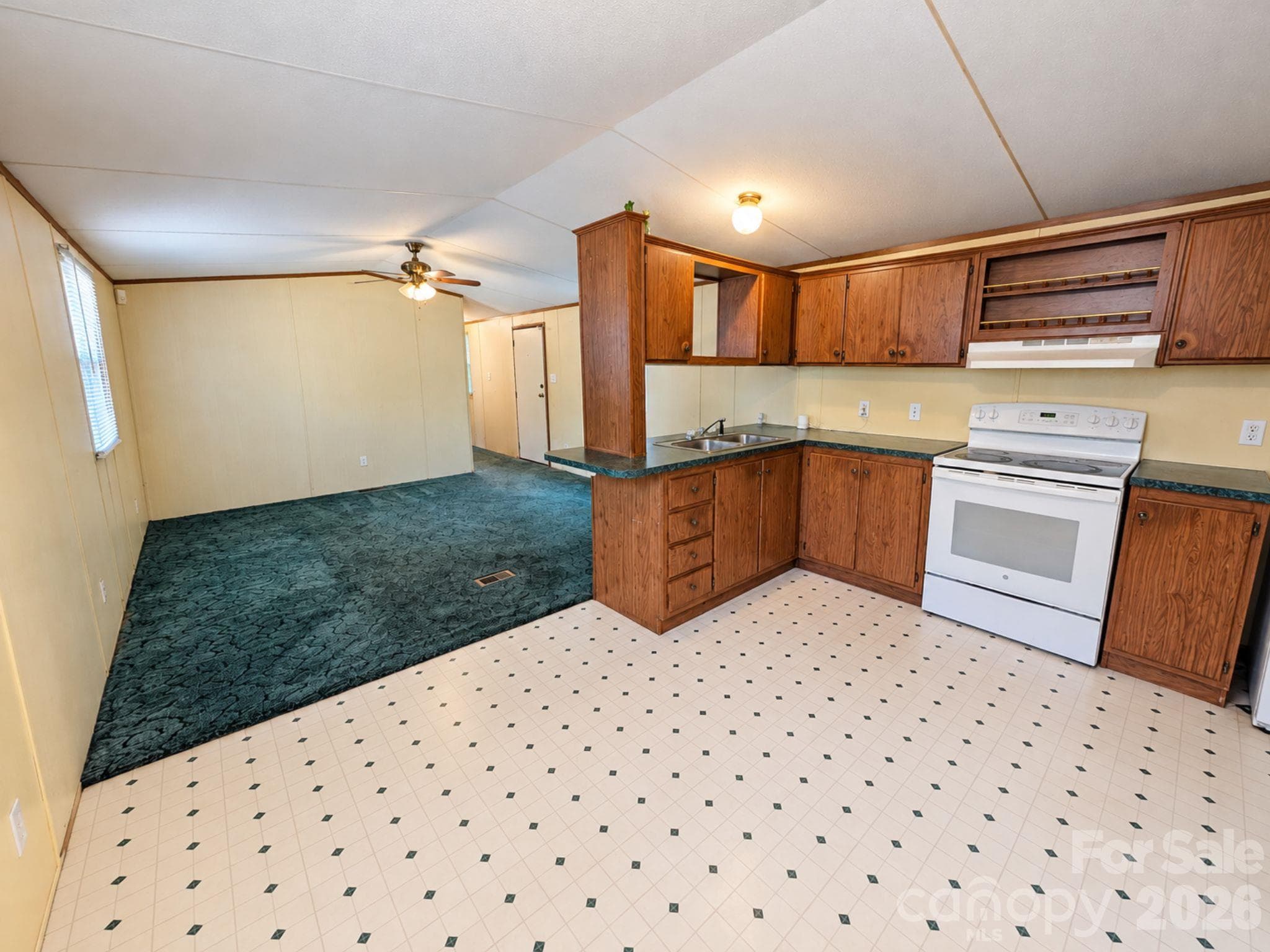 Single Family Residence at 5954 Oakridge Road, Clover, photo 10 of 16