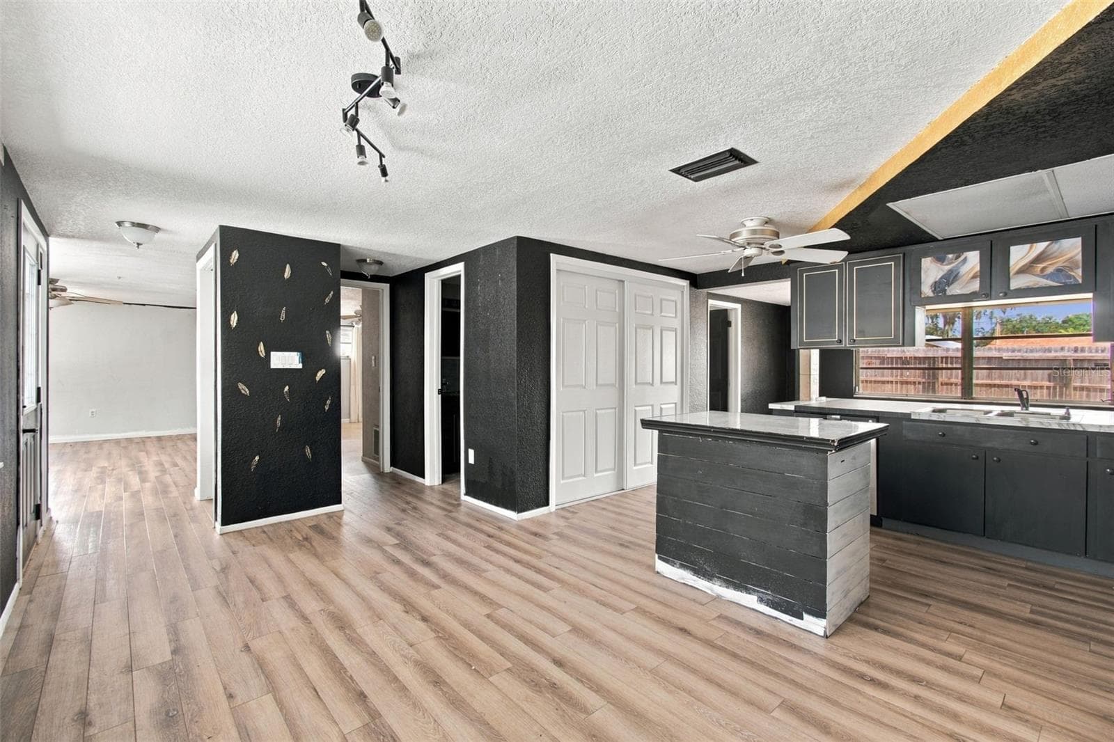 Single Family Residence at 7400 HIAWATHA PKWY, SPRING HILL, photo 18 of 28