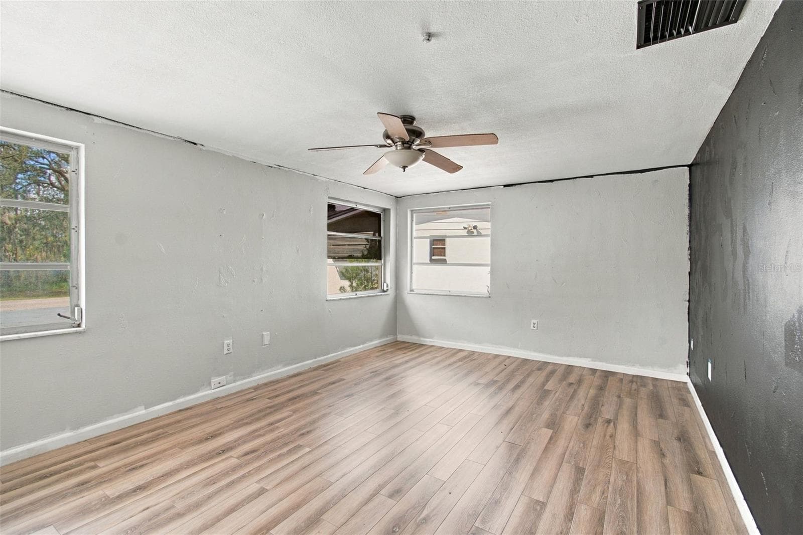 Single Family Residence at 7400 HIAWATHA PKWY, SPRING HILL, photo 24 of 28