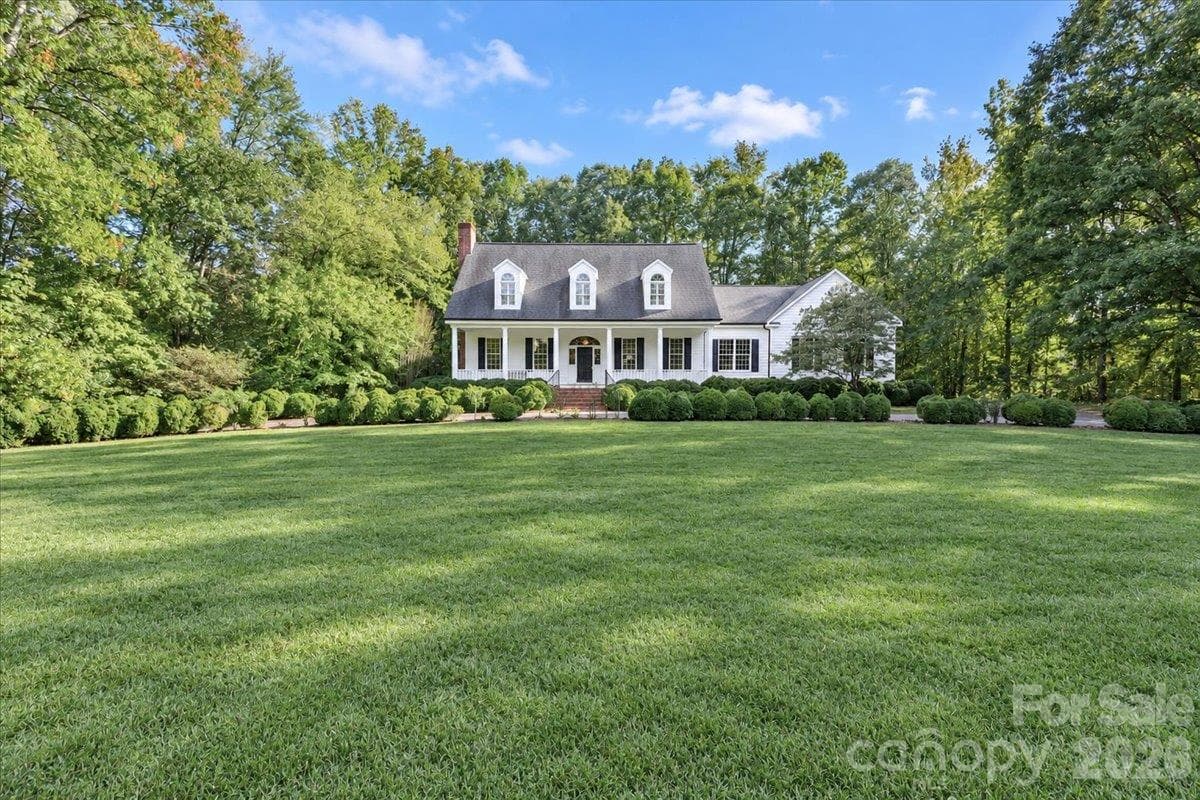 Single Family Residence at 3230 Broadmoor Drive, Statesville, photo 2 of 48