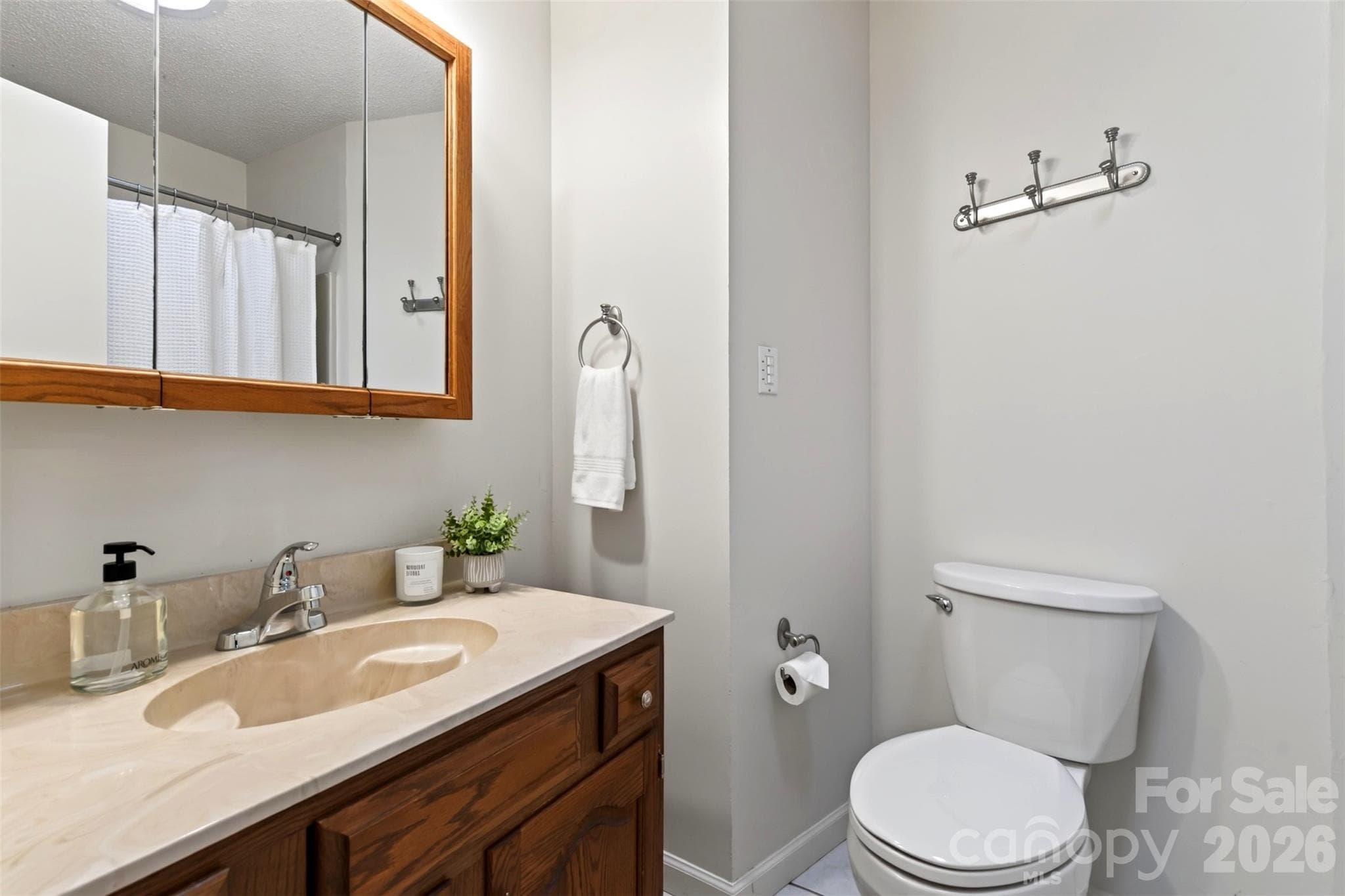 Hall Full Bath - 126 Pine Hill Drive, Swannanoa