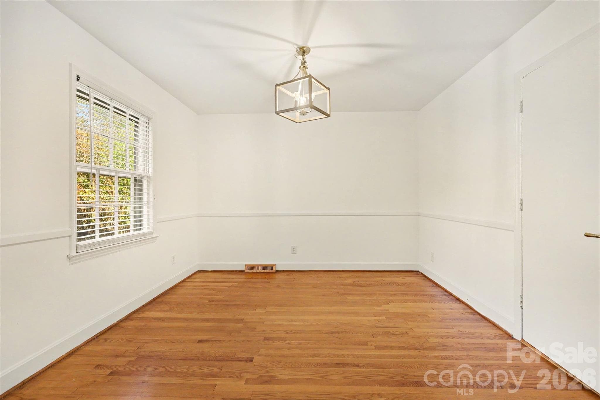 Single Family Residence at 833 Archdale Drive, Charlotte, photo 11 of 38