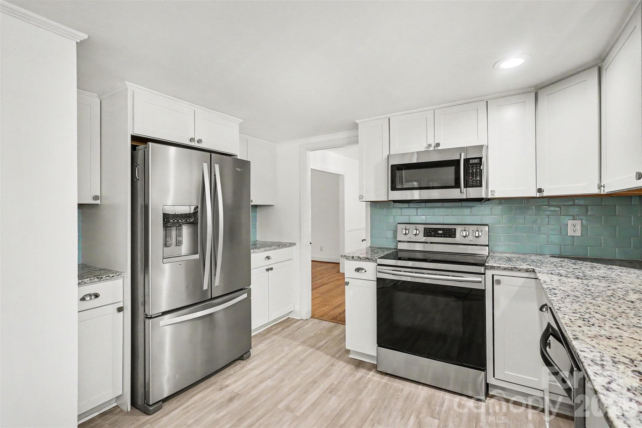 Single Family Residence at 833 Archdale Drive, Charlotte, photo 17 of 38