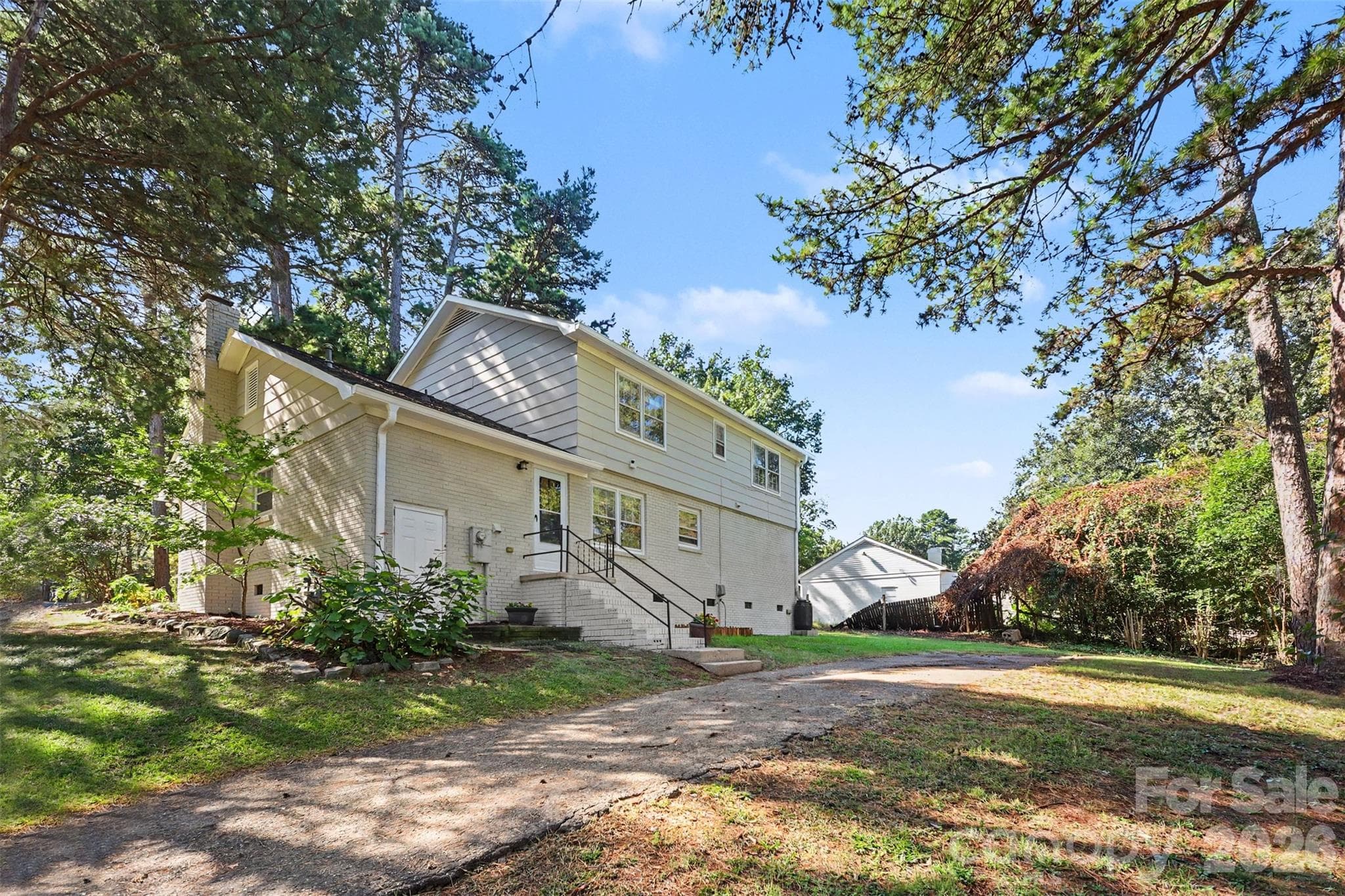 Single Family Residence at 833 Archdale Drive, Charlotte, photo 32 of 38